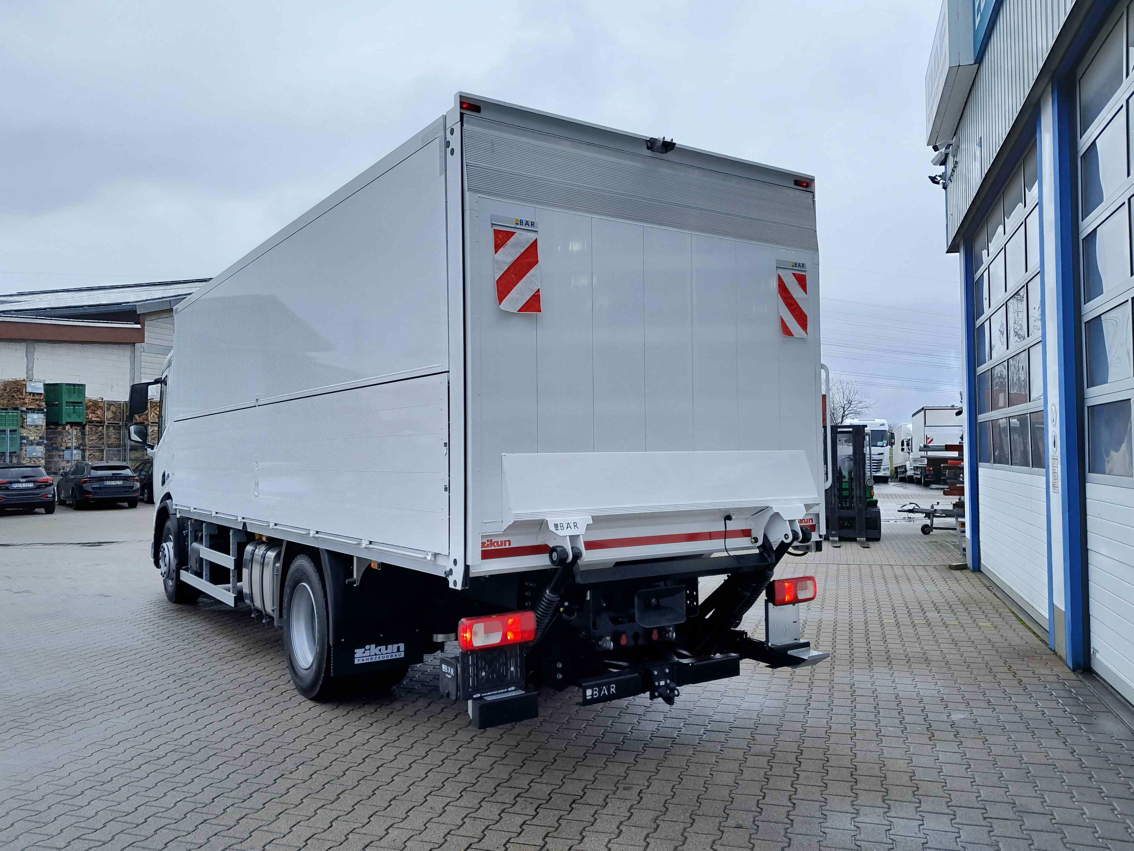 DAF XD 370 FA 4X2 15