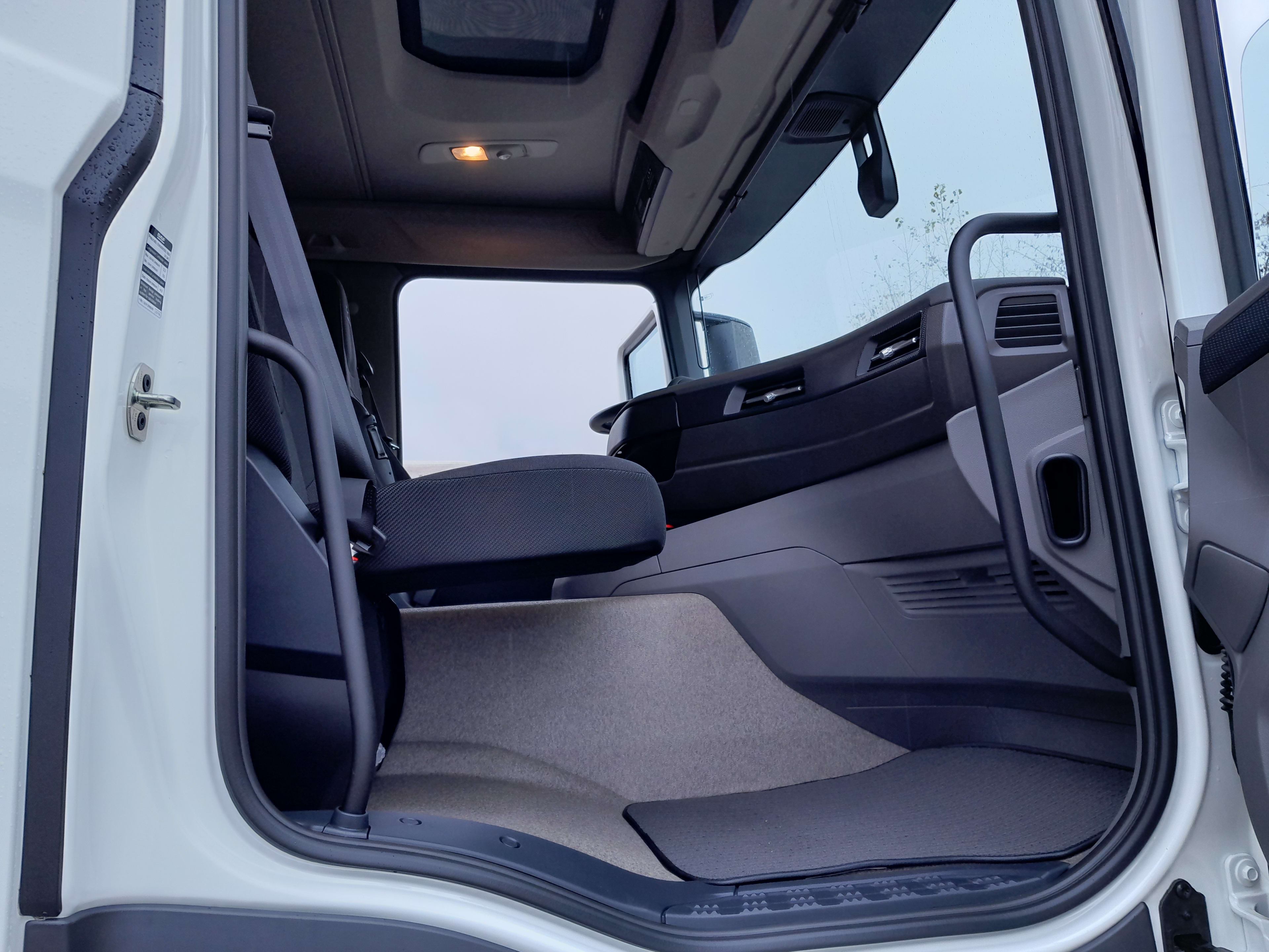 DAF XD 370 FA 4X2 21