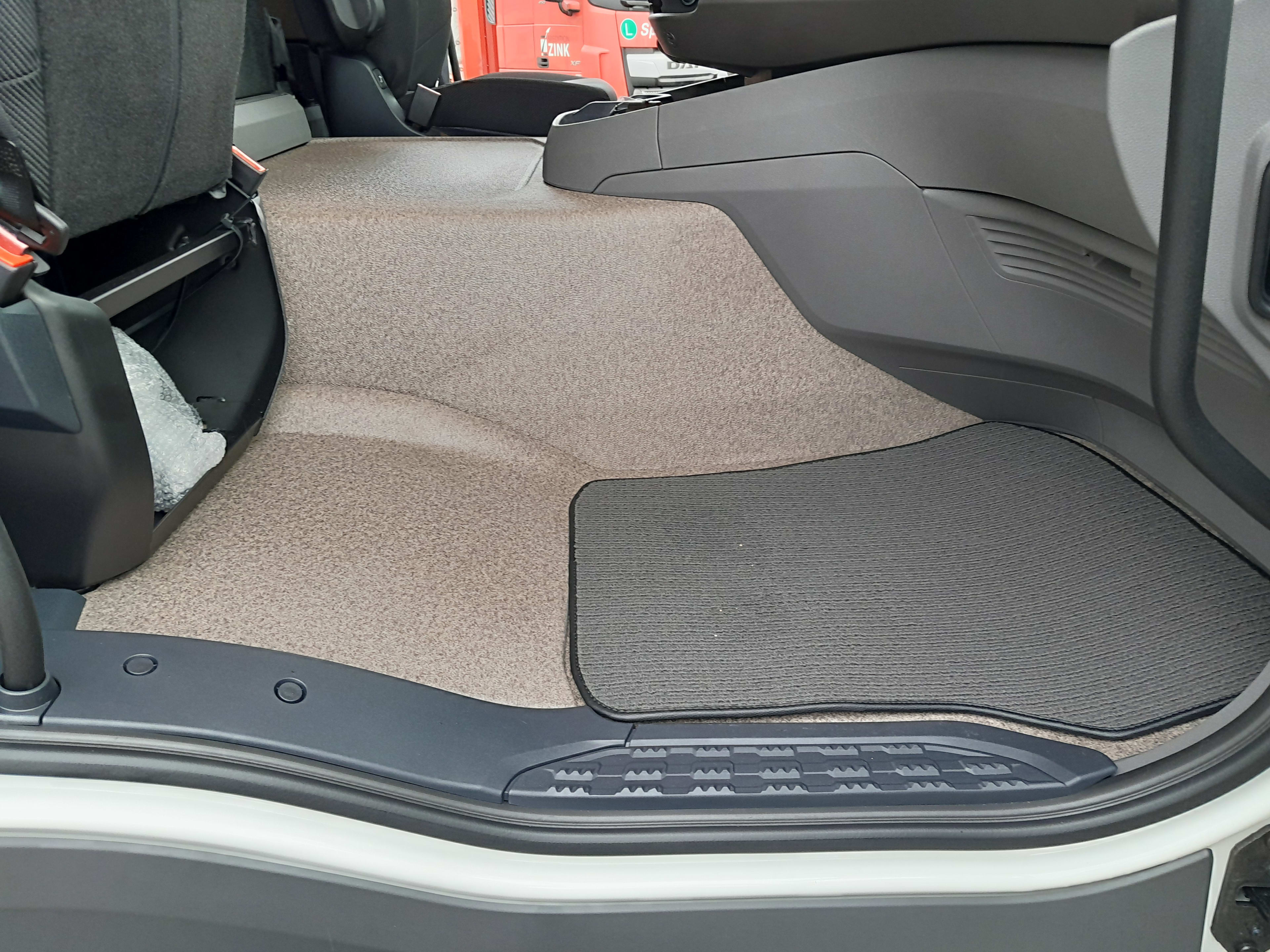 DAF XD 370 FA 4X2 23