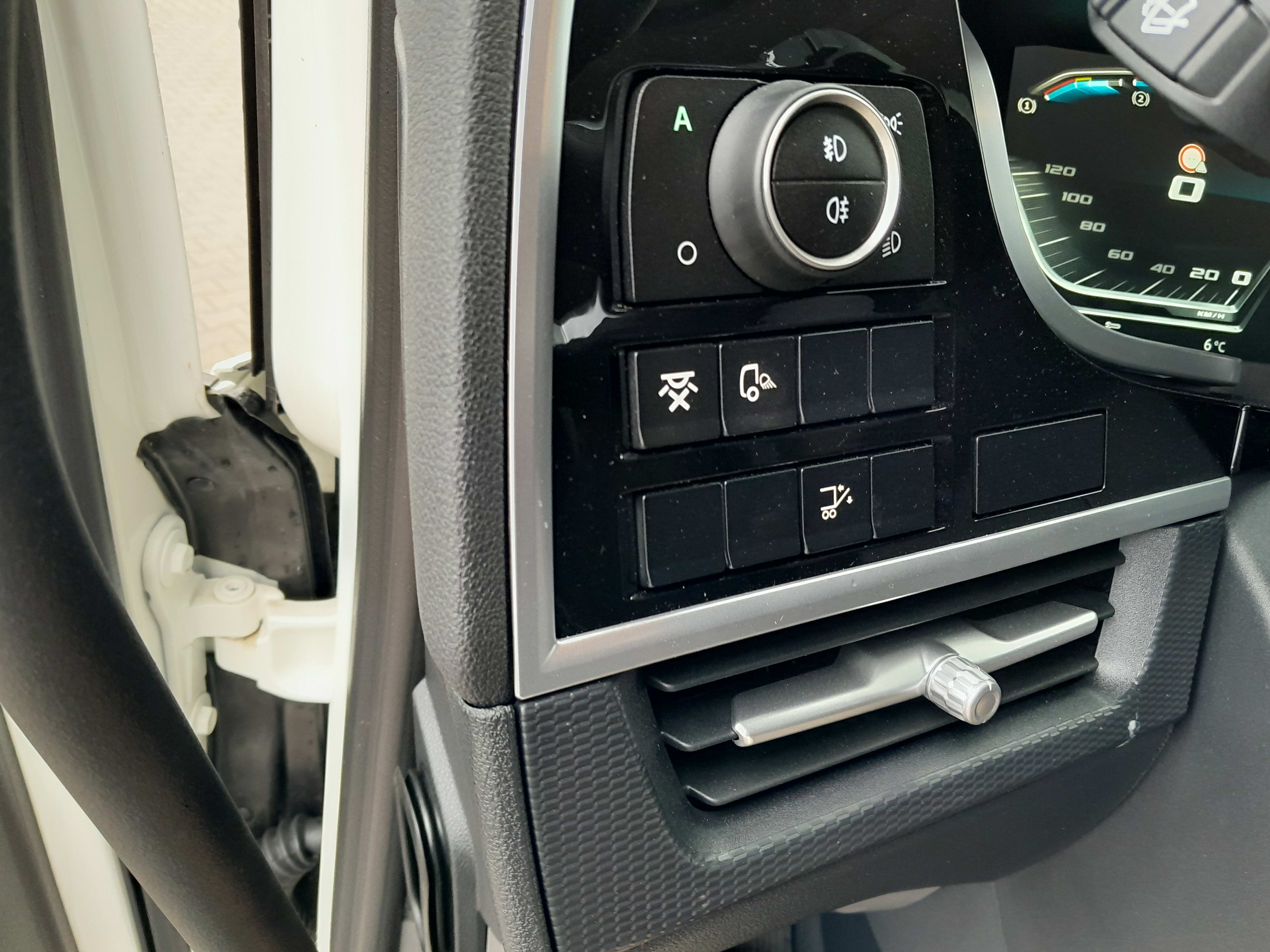 DAF XD 370 FA 4X2 28