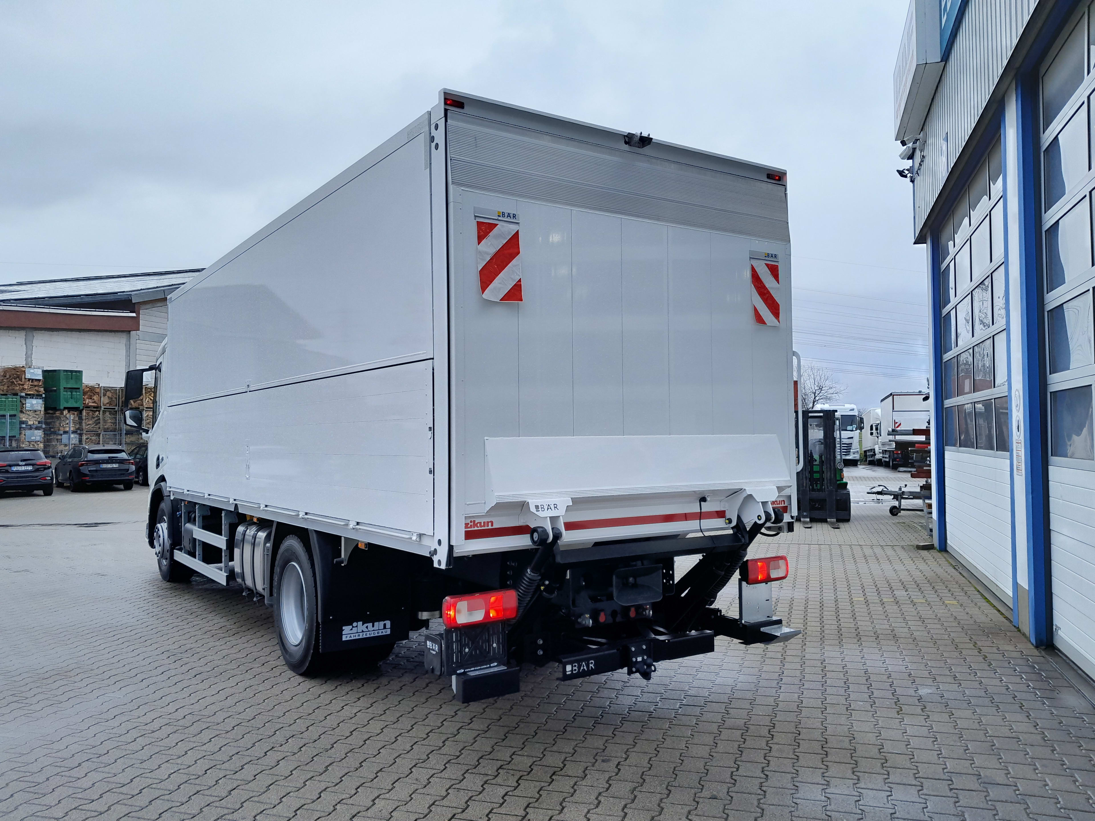 DAF XD 370 FA 4X2 55