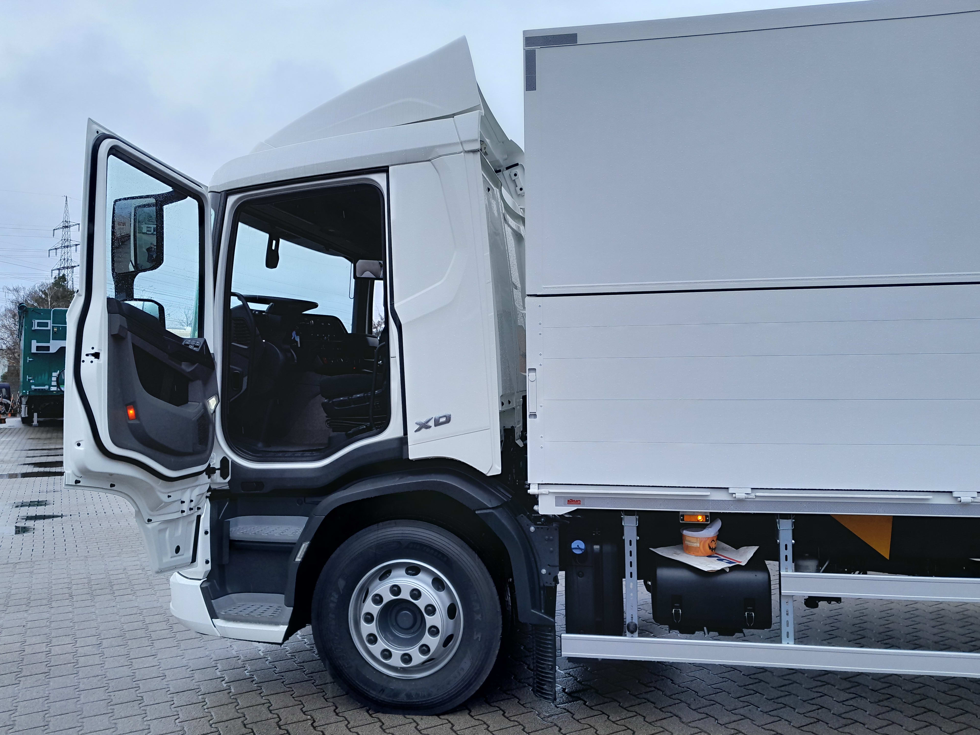 DAF XD 370 FA 4X2 40