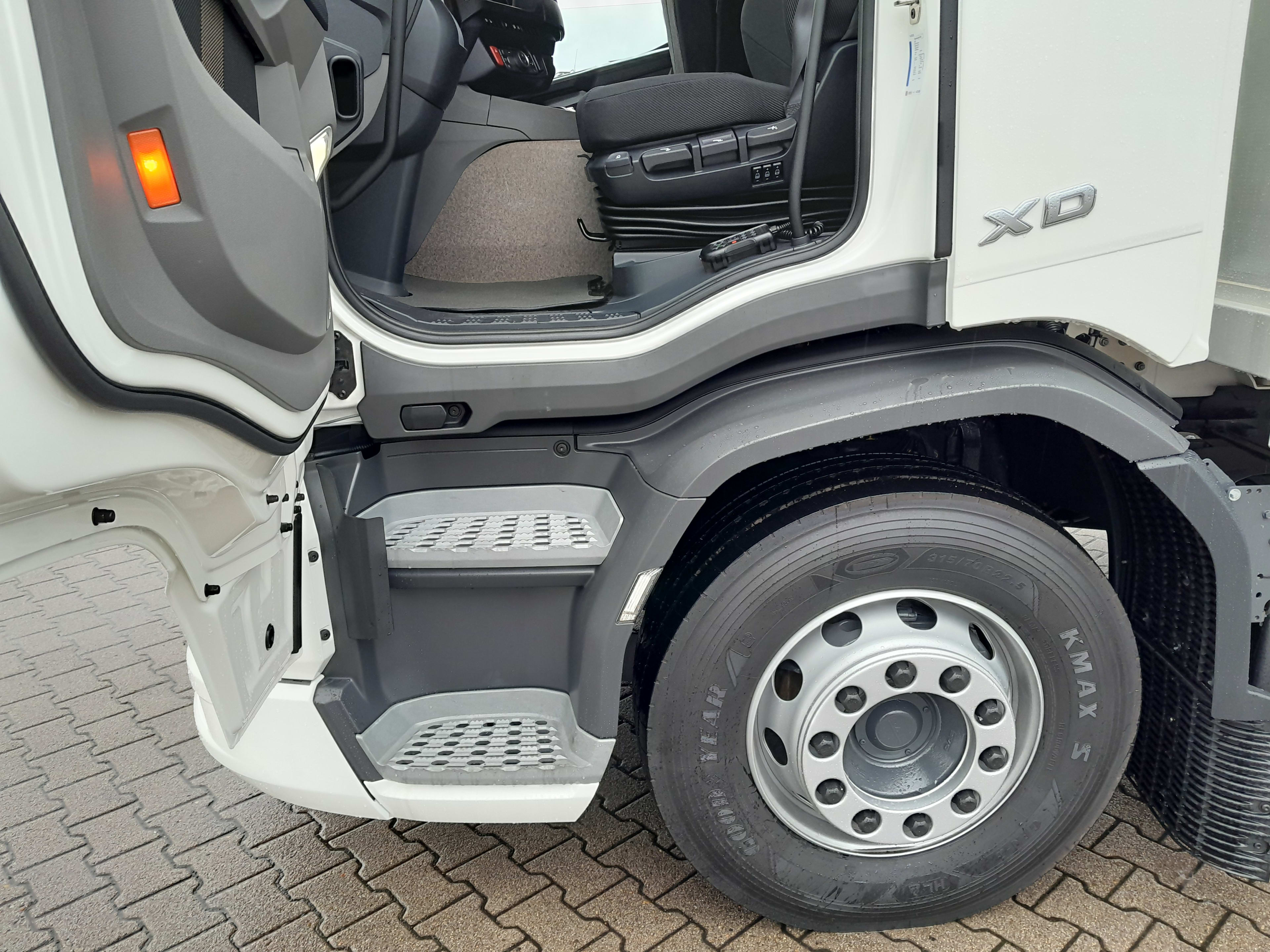 DAF XD 370 FA 4X2 39