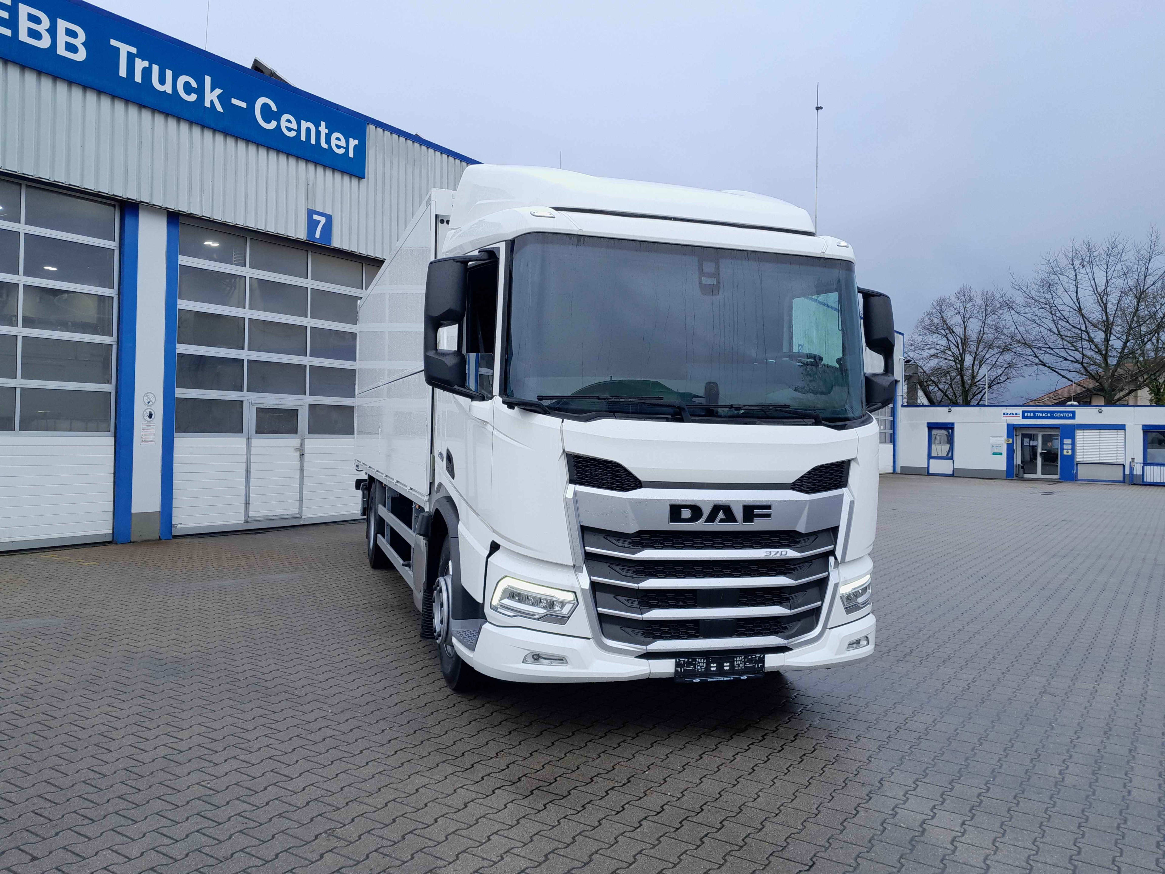 DAF XD 370 FA 4X2 18