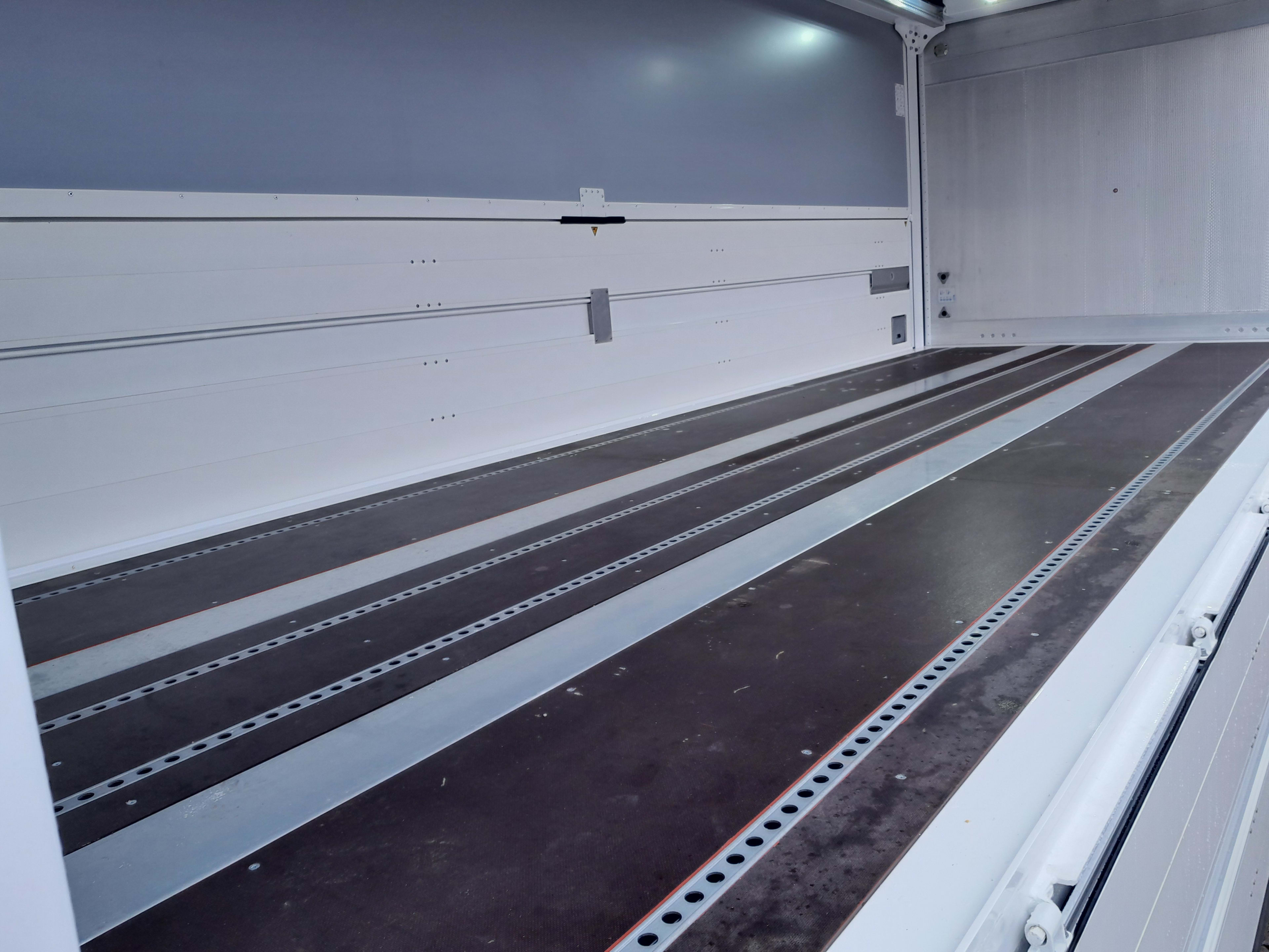 DAF XD 370 FA 4X2 44