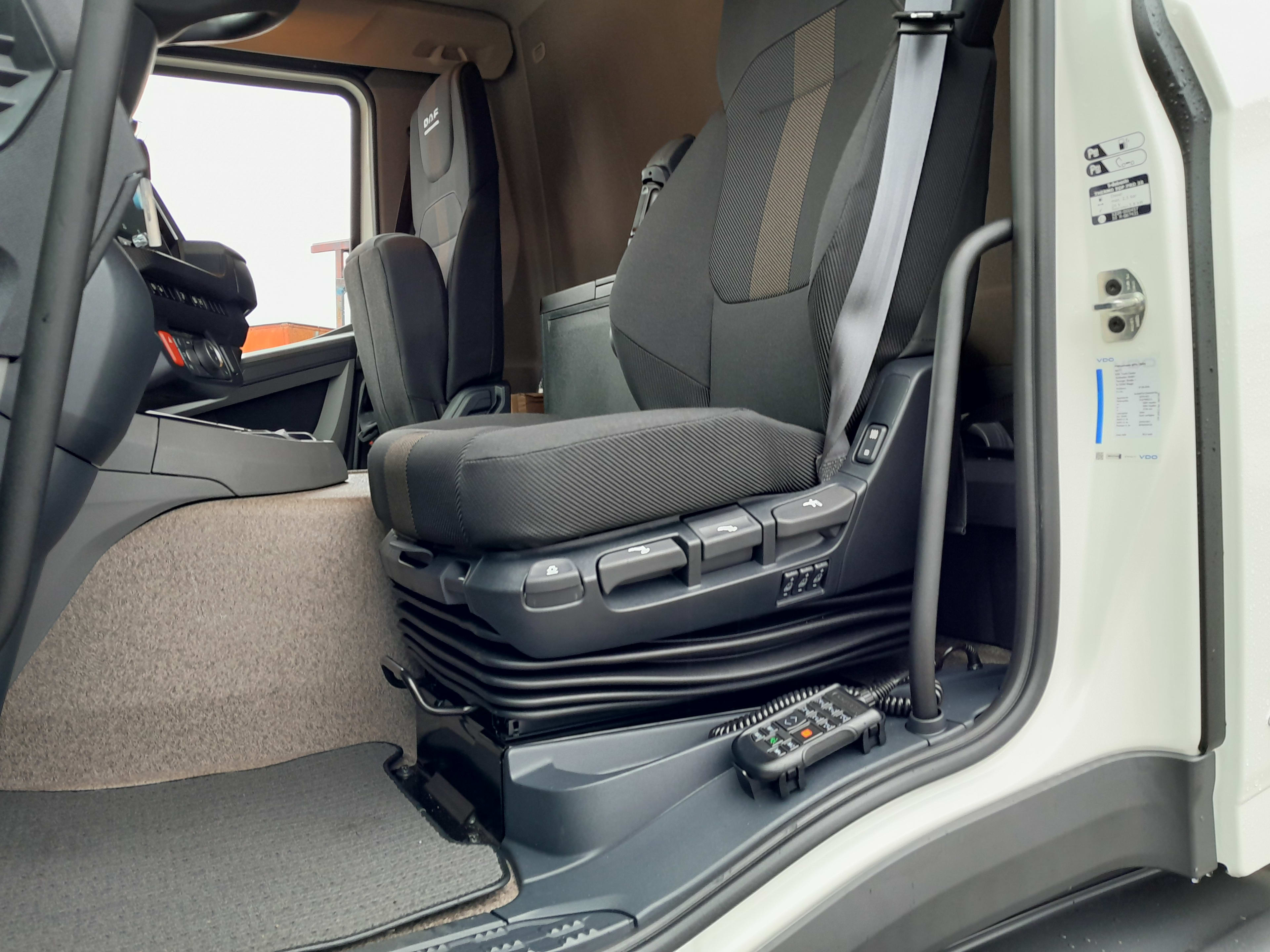 DAF XD 370 FA 4X2 38