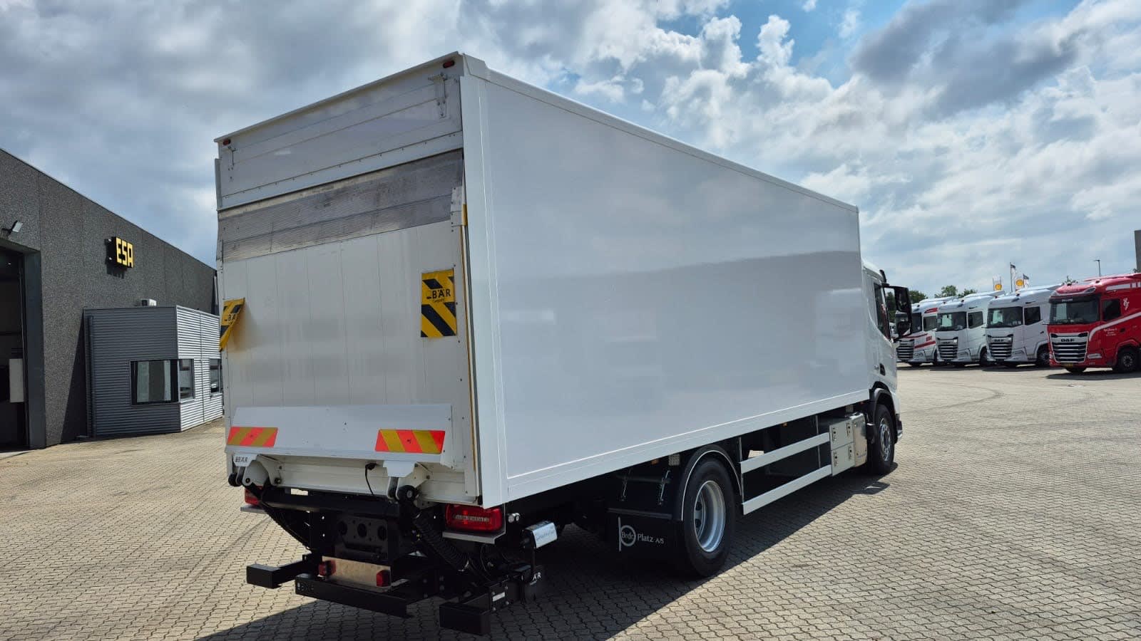 DAF XD 300 FA 4X2 0