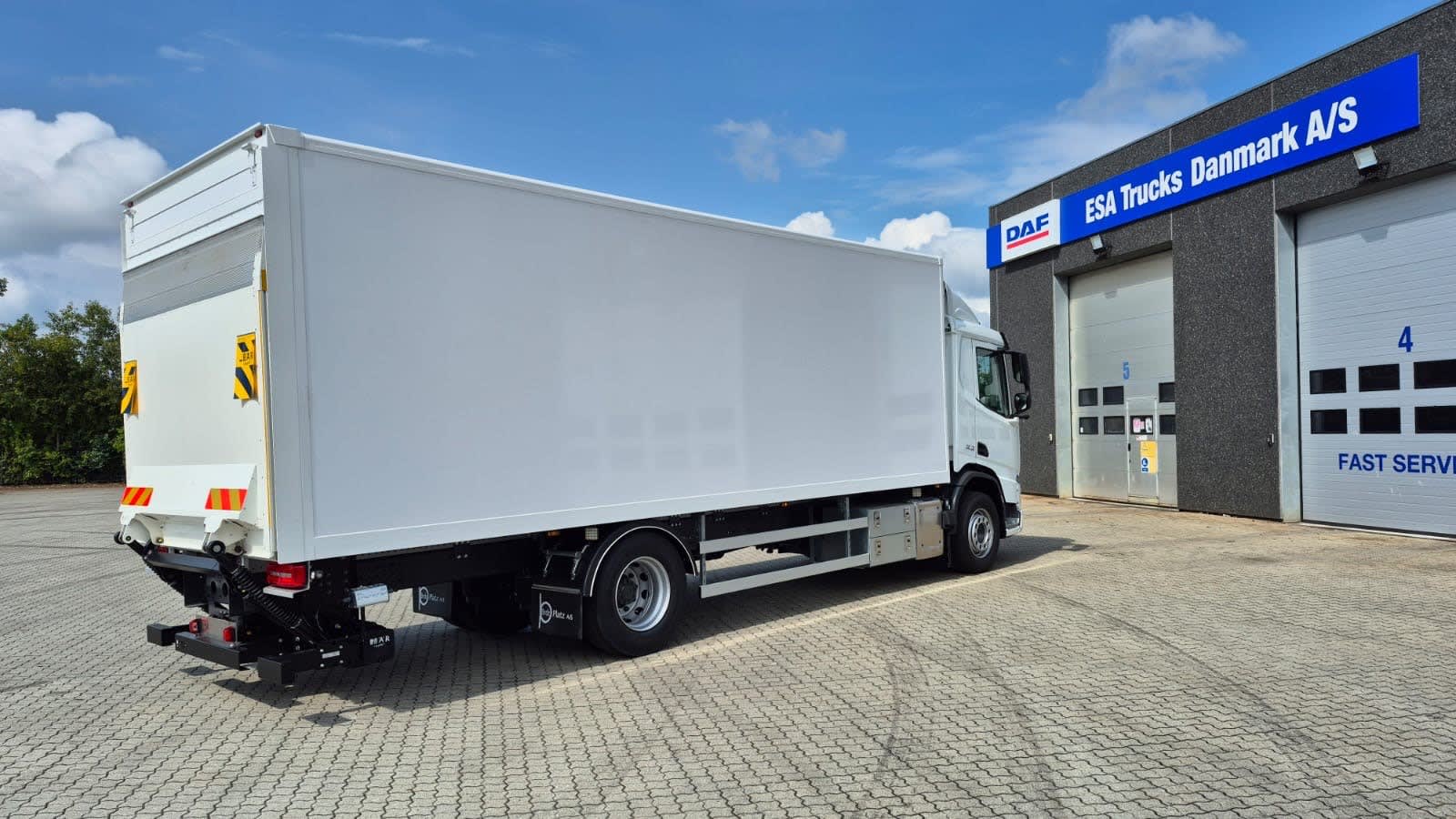 DAF XD 300 FA 4X2 5