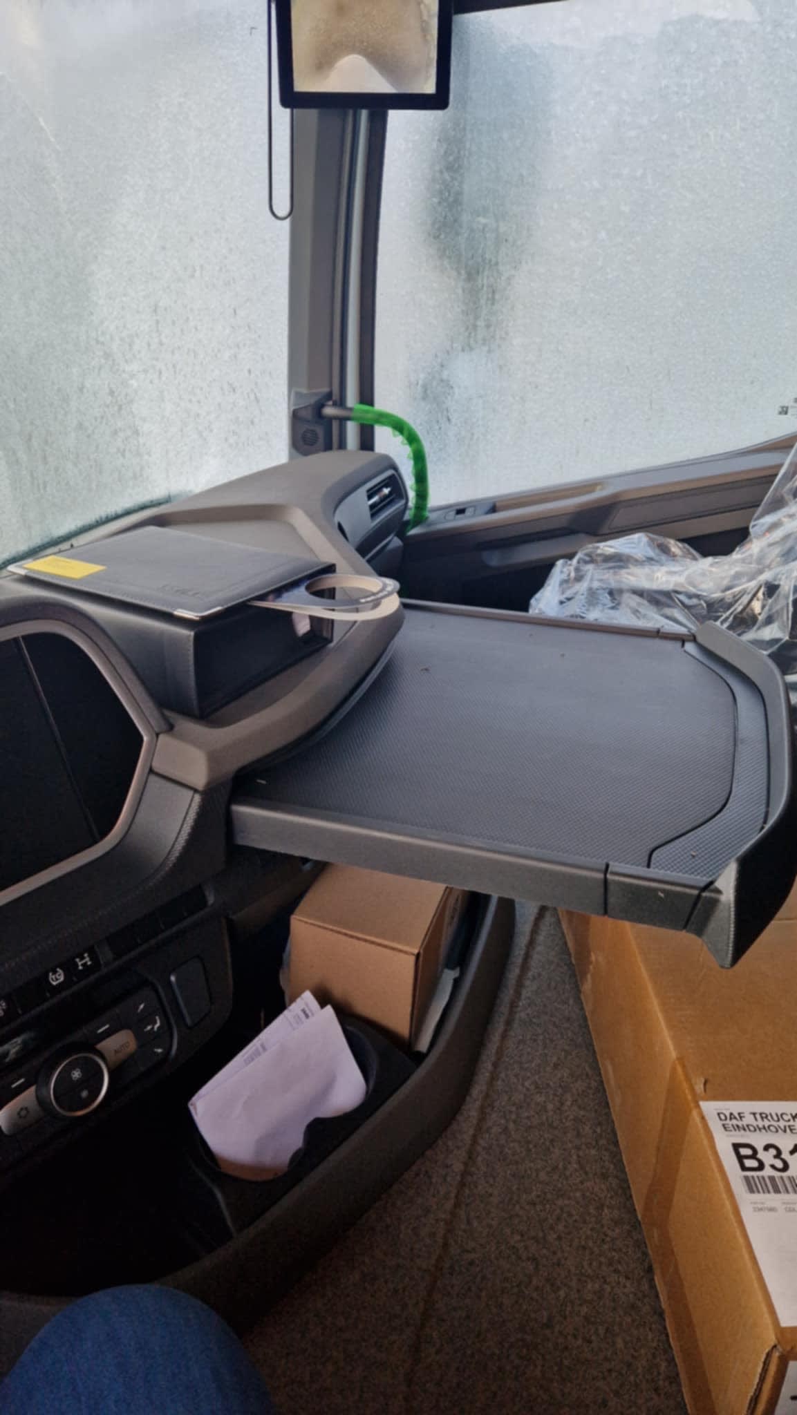 DAF XD 300 FA 4X2 10