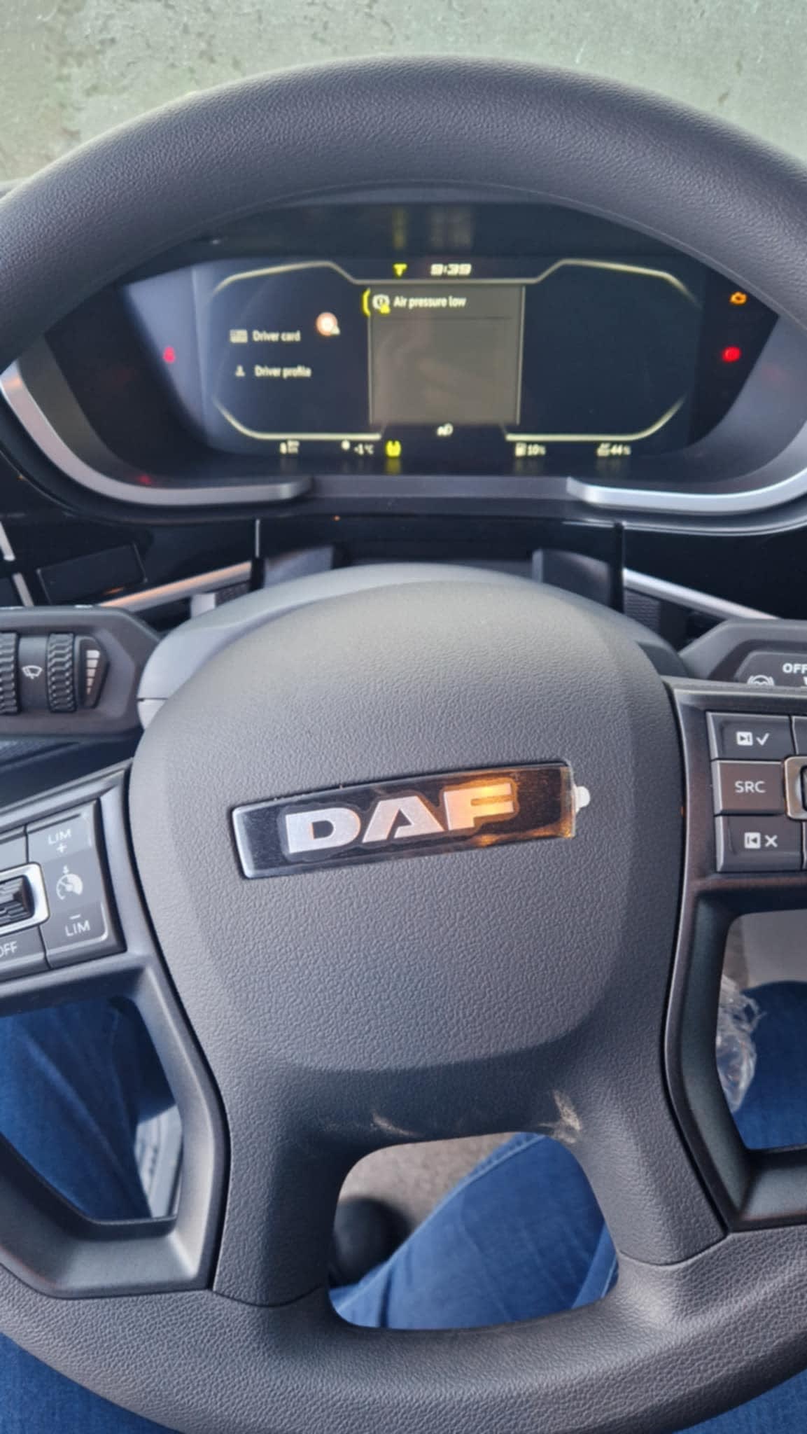 DAF XD 300 FA 4X2 13