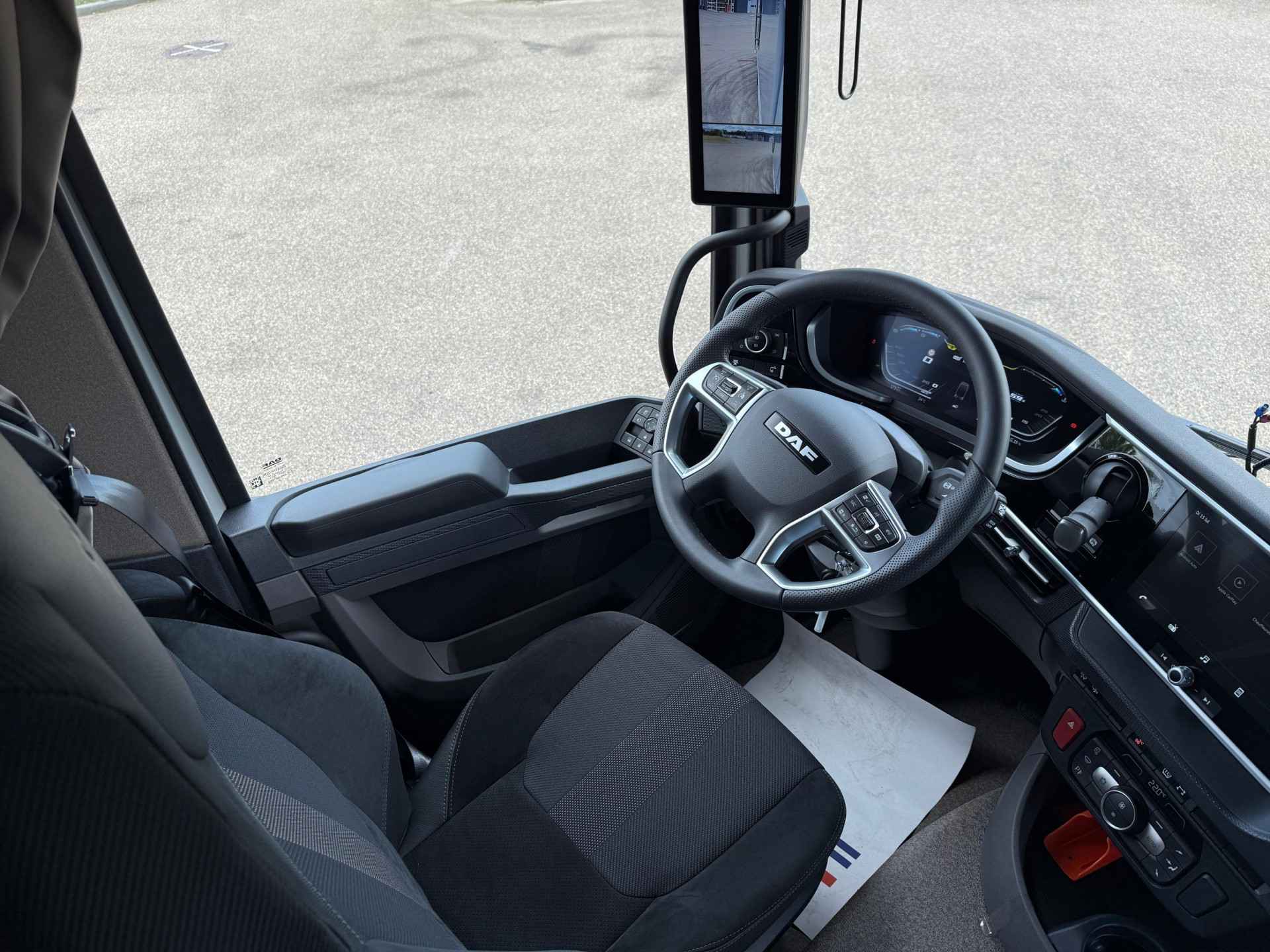 DAF XD 300 FA 4X2 11