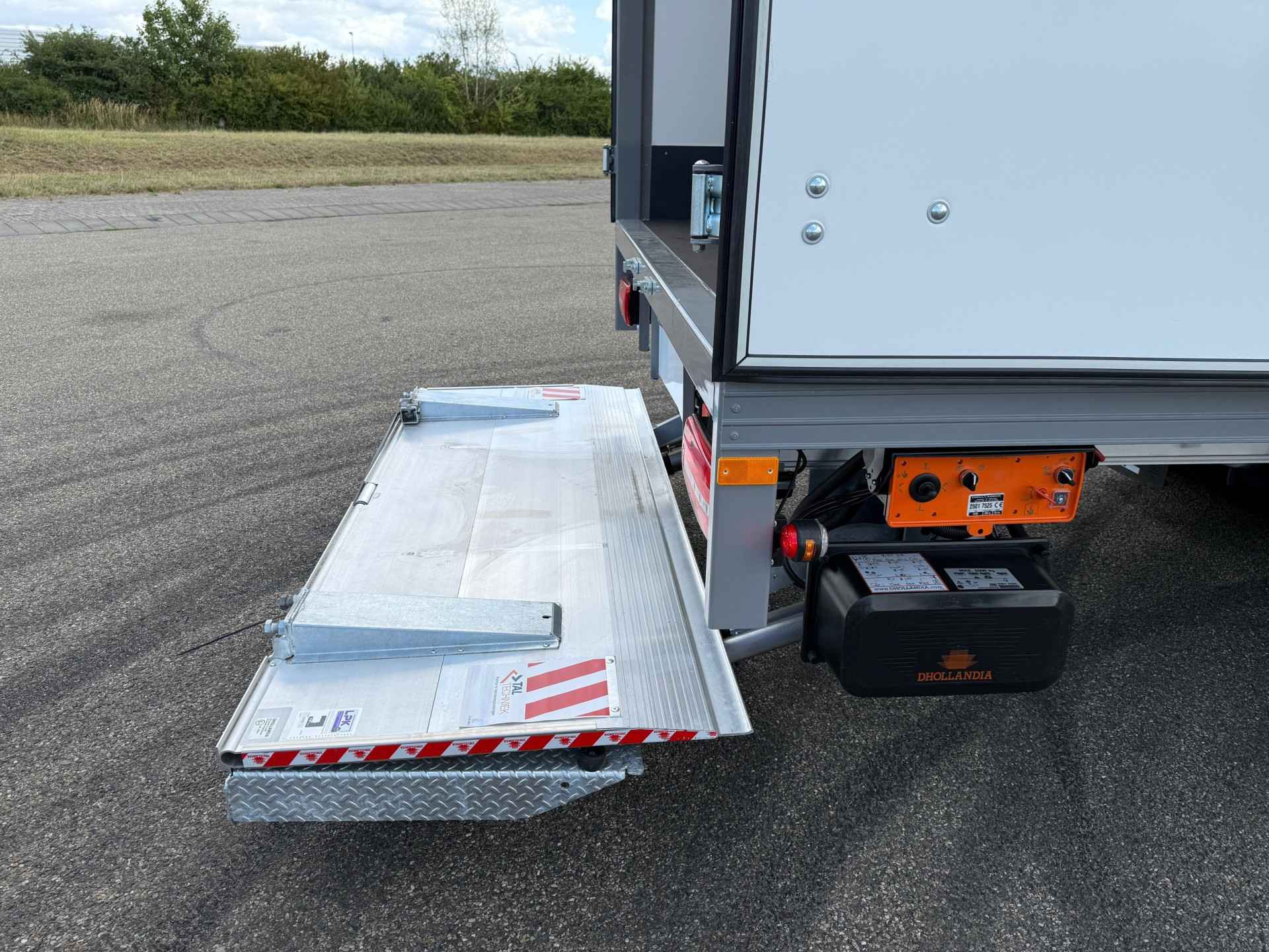 DAF XD 300 FA 4X2 5