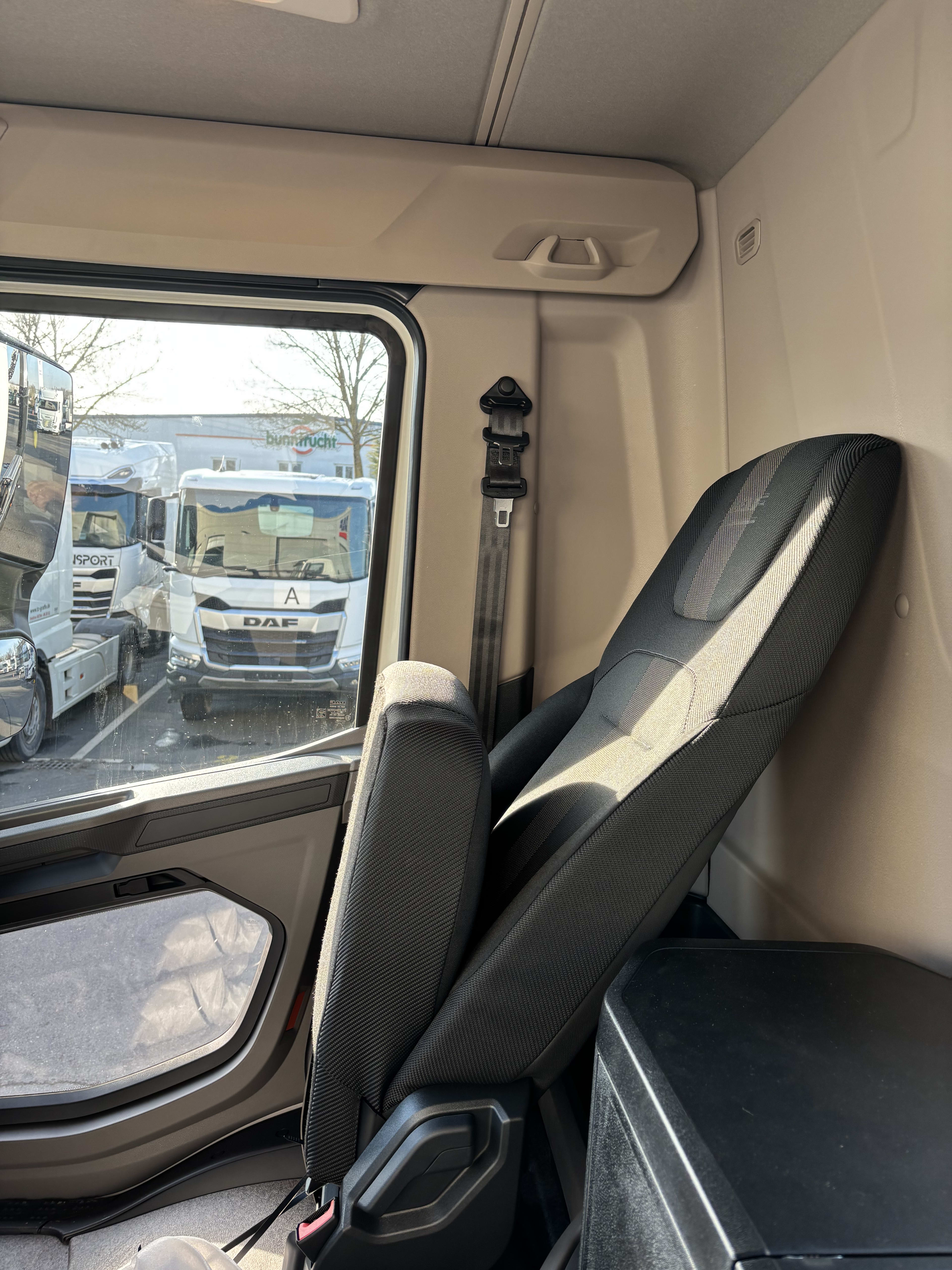 DAF XD 450 FA 4X2 17