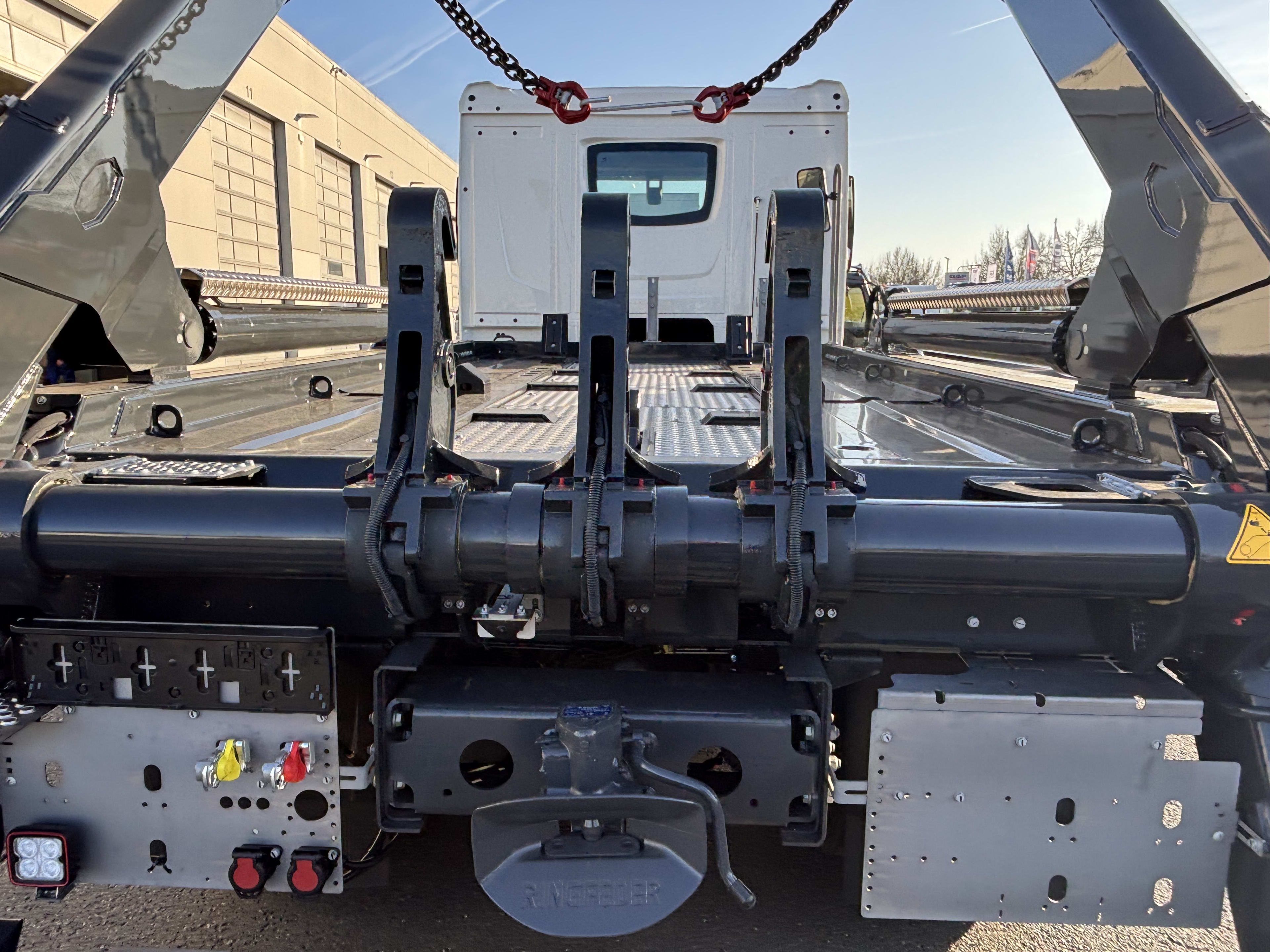 DAF XD 450 FA 4X2 14