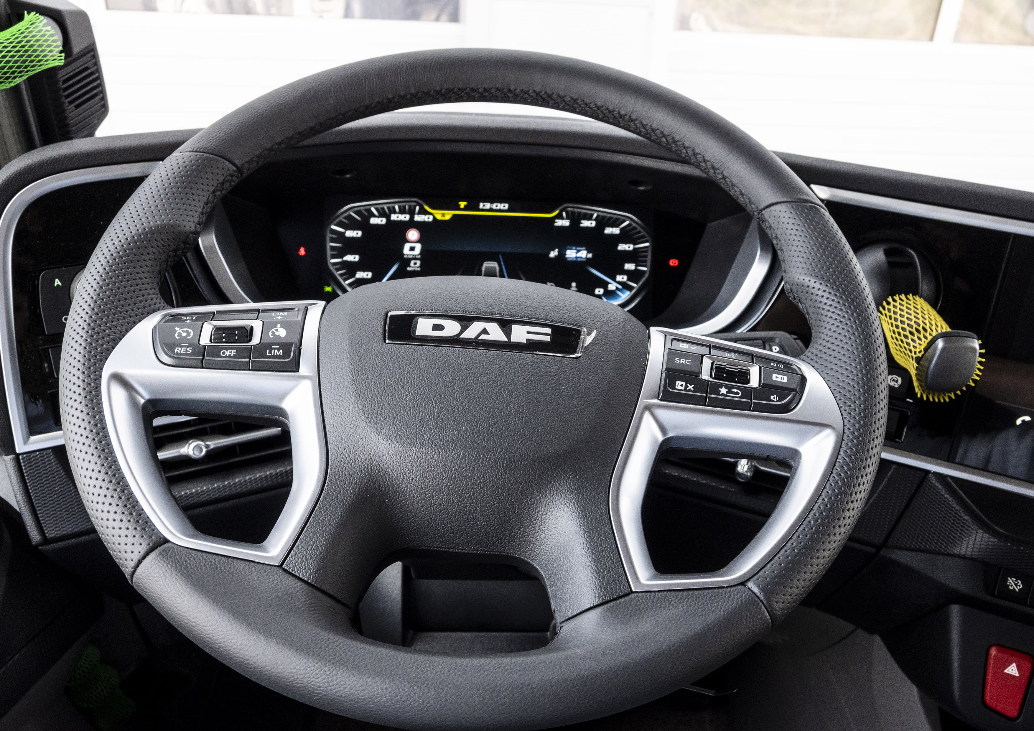 DAF XD 310 FA 4X2 11