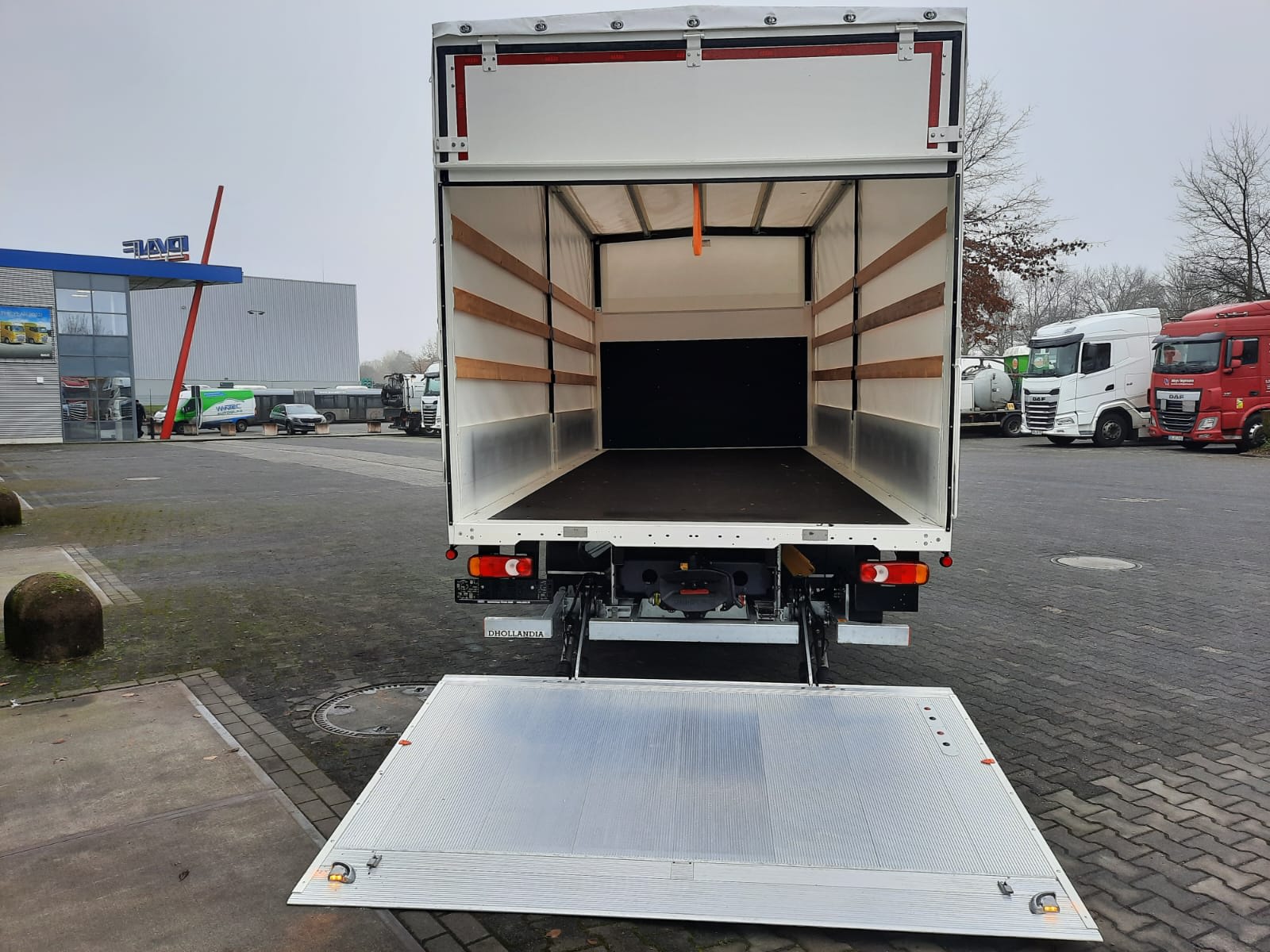 DAF XB 210 FA 4X2 6