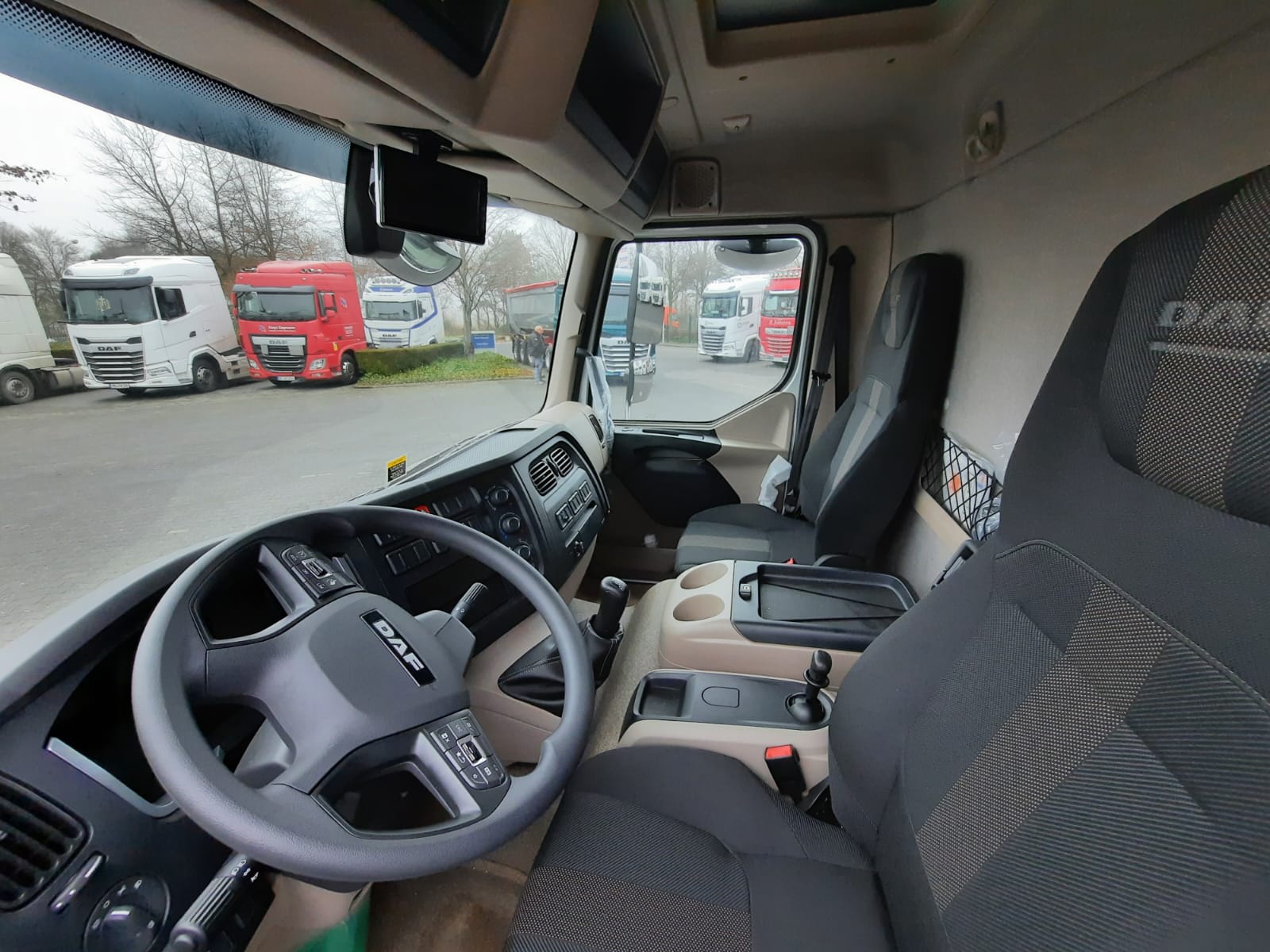 DAF XB 210 FA 4X2 14