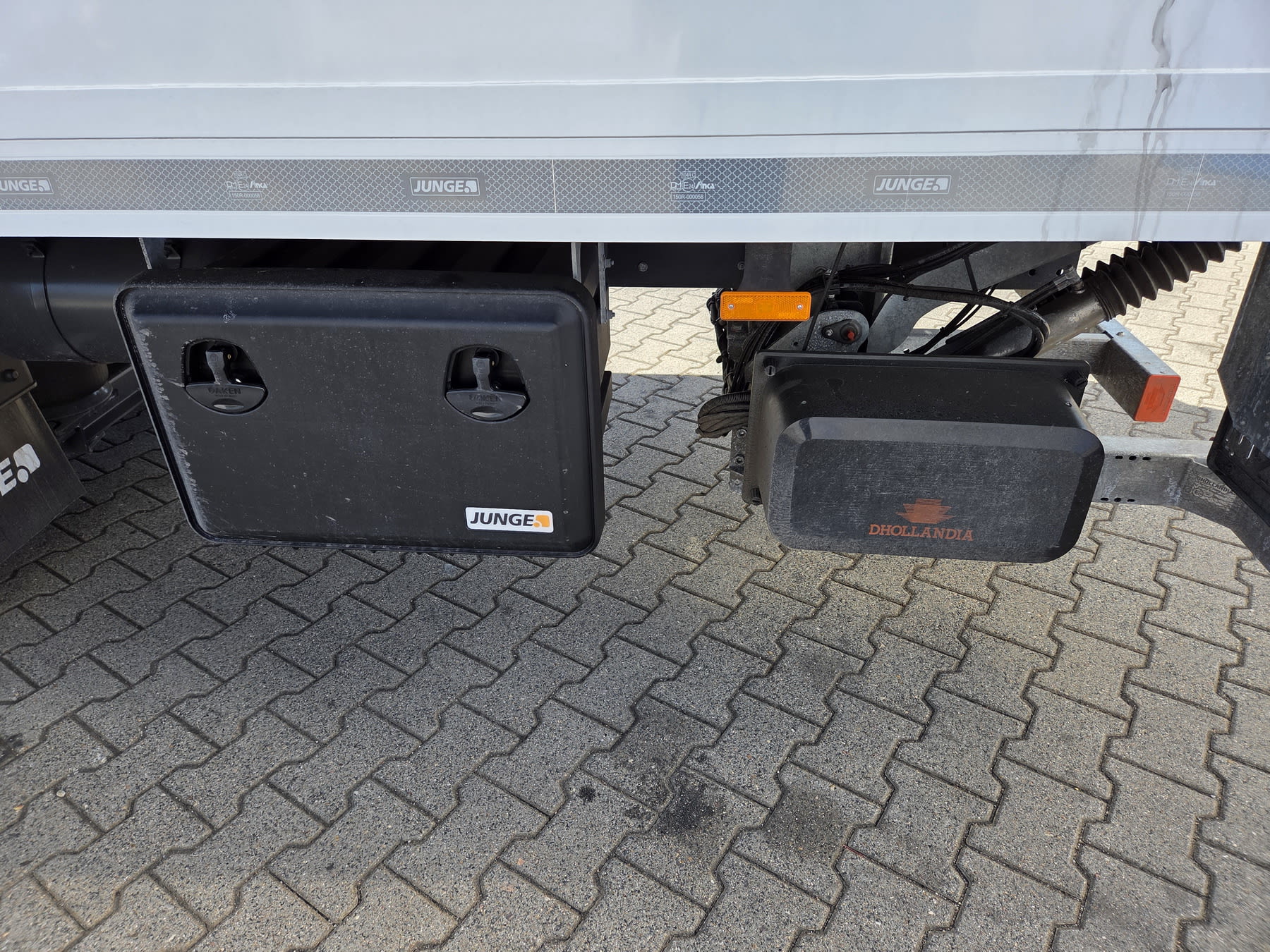 DAF XB 210 FA 4X2 8