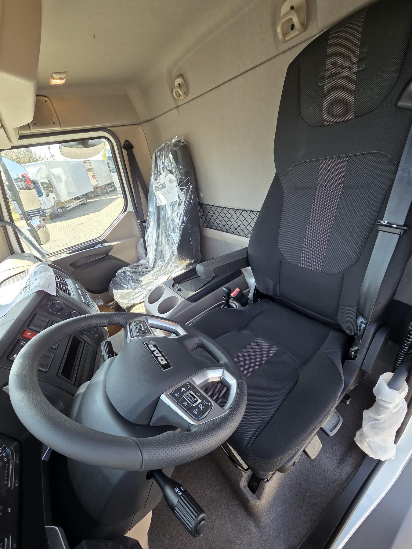 DAF XB 210 FA 4X2 13
