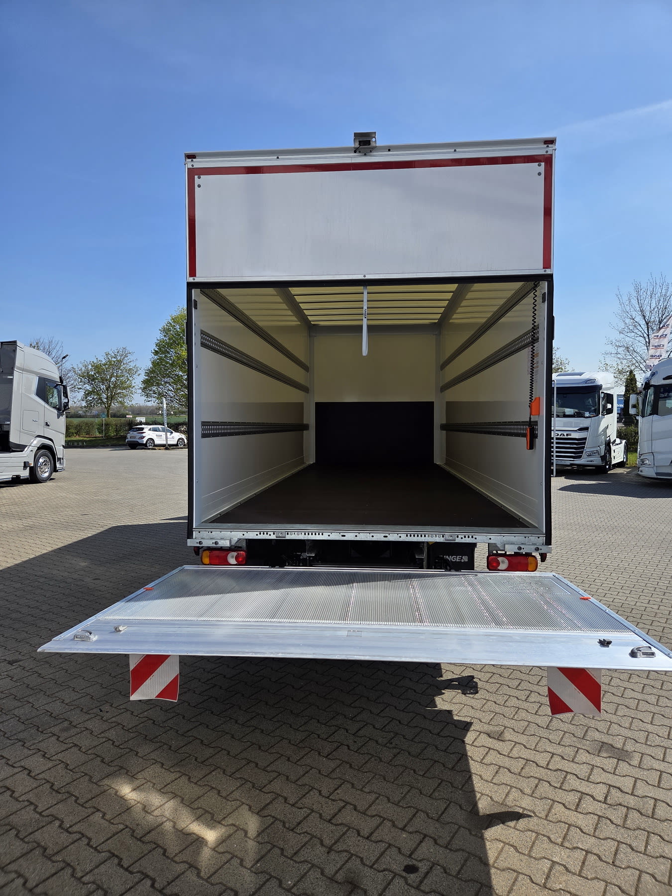 DAF XB 210 FA 4X2 4