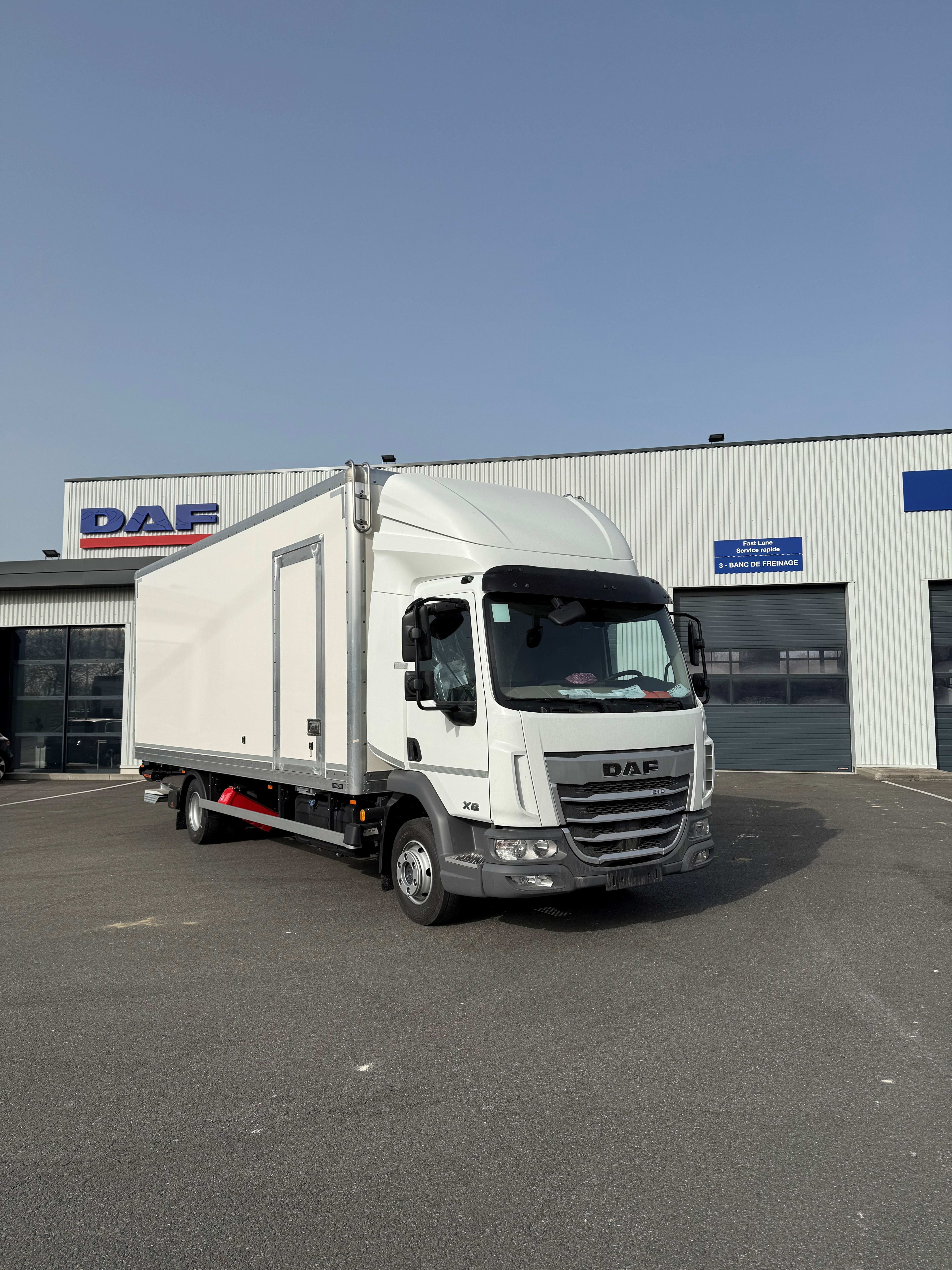 DAF XB 210 FA 4X2 0