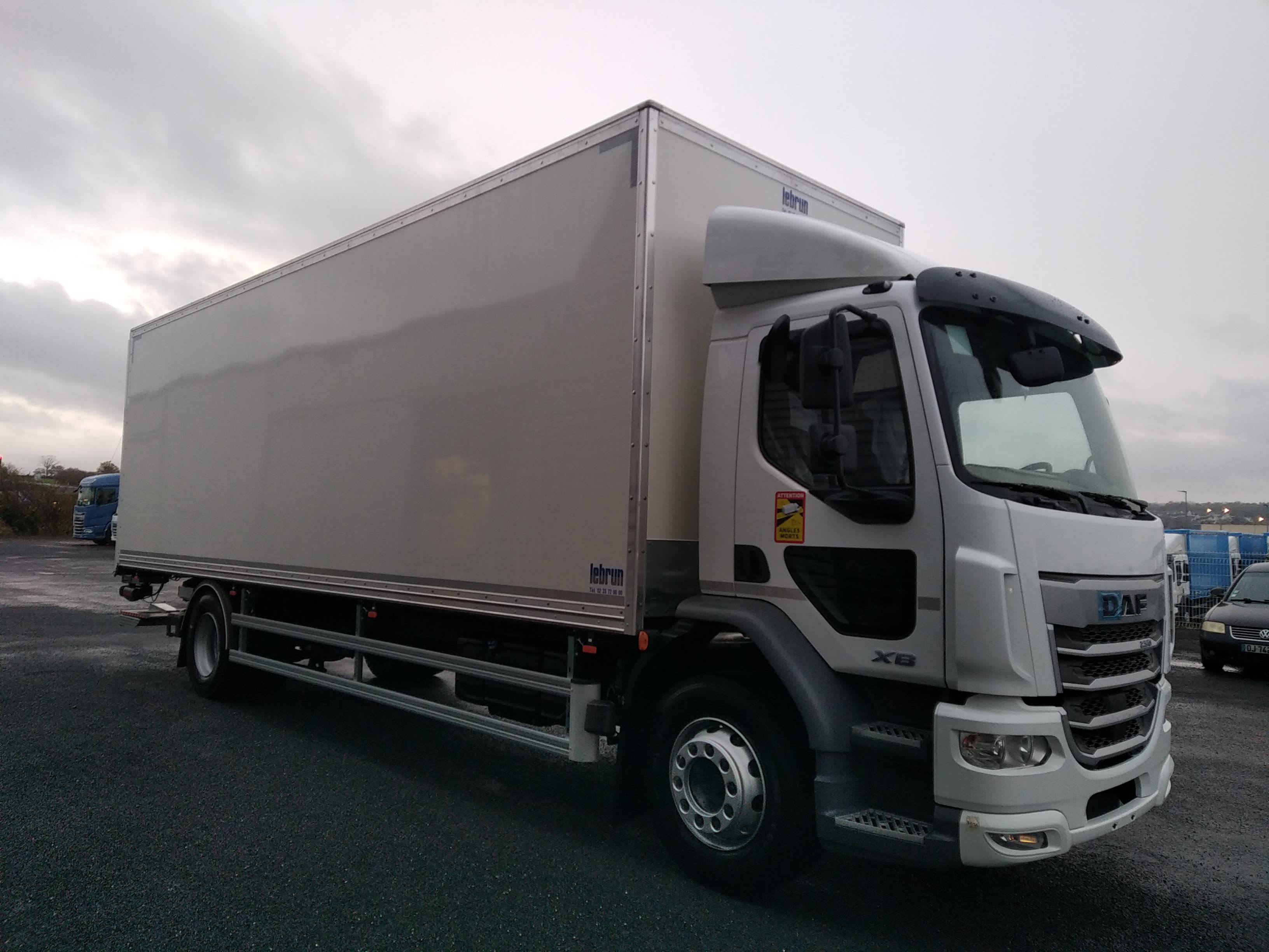 DAF XB 210 FA 4X2 2