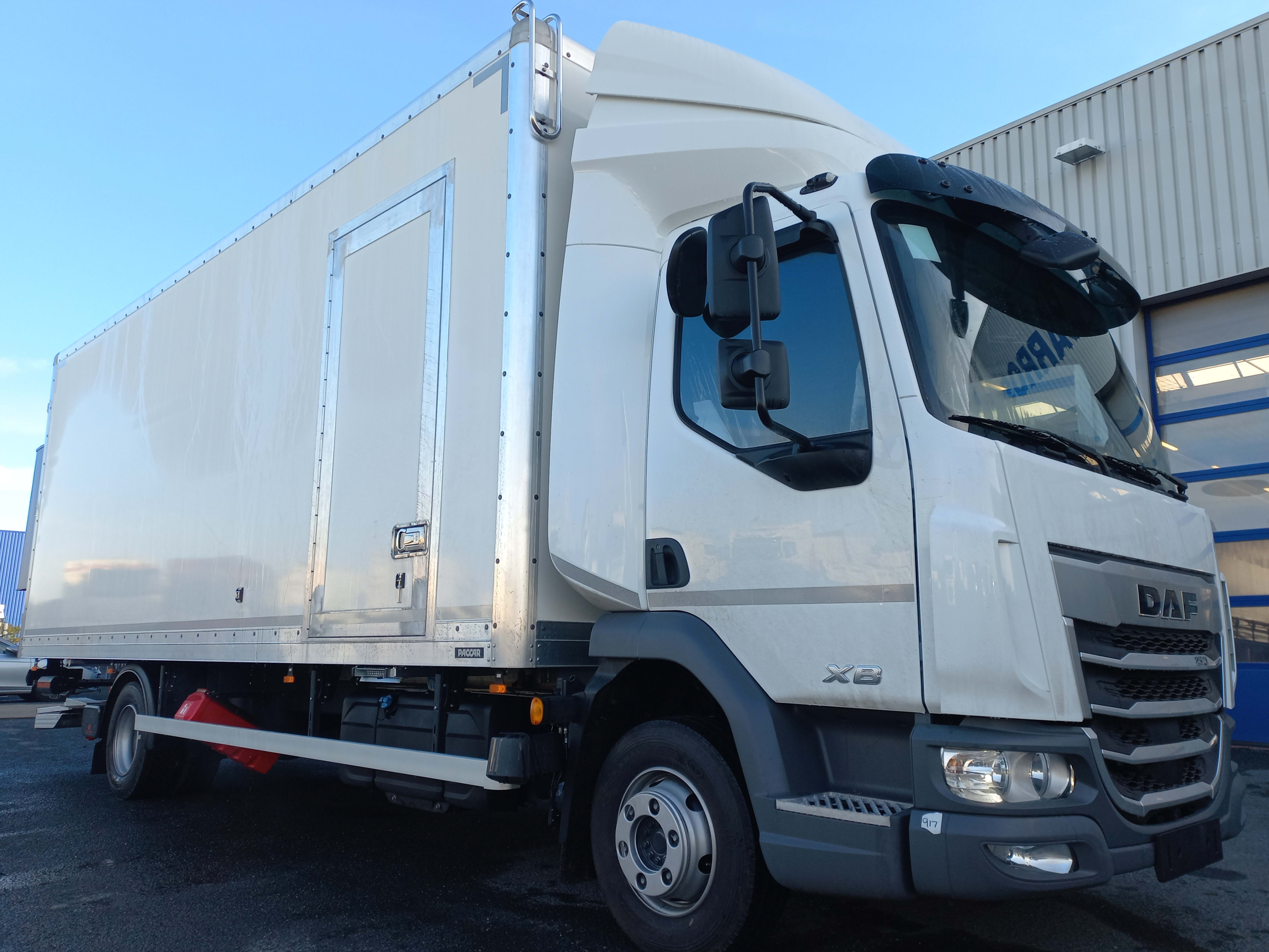 DAF XB 210 FA 4X2 0
