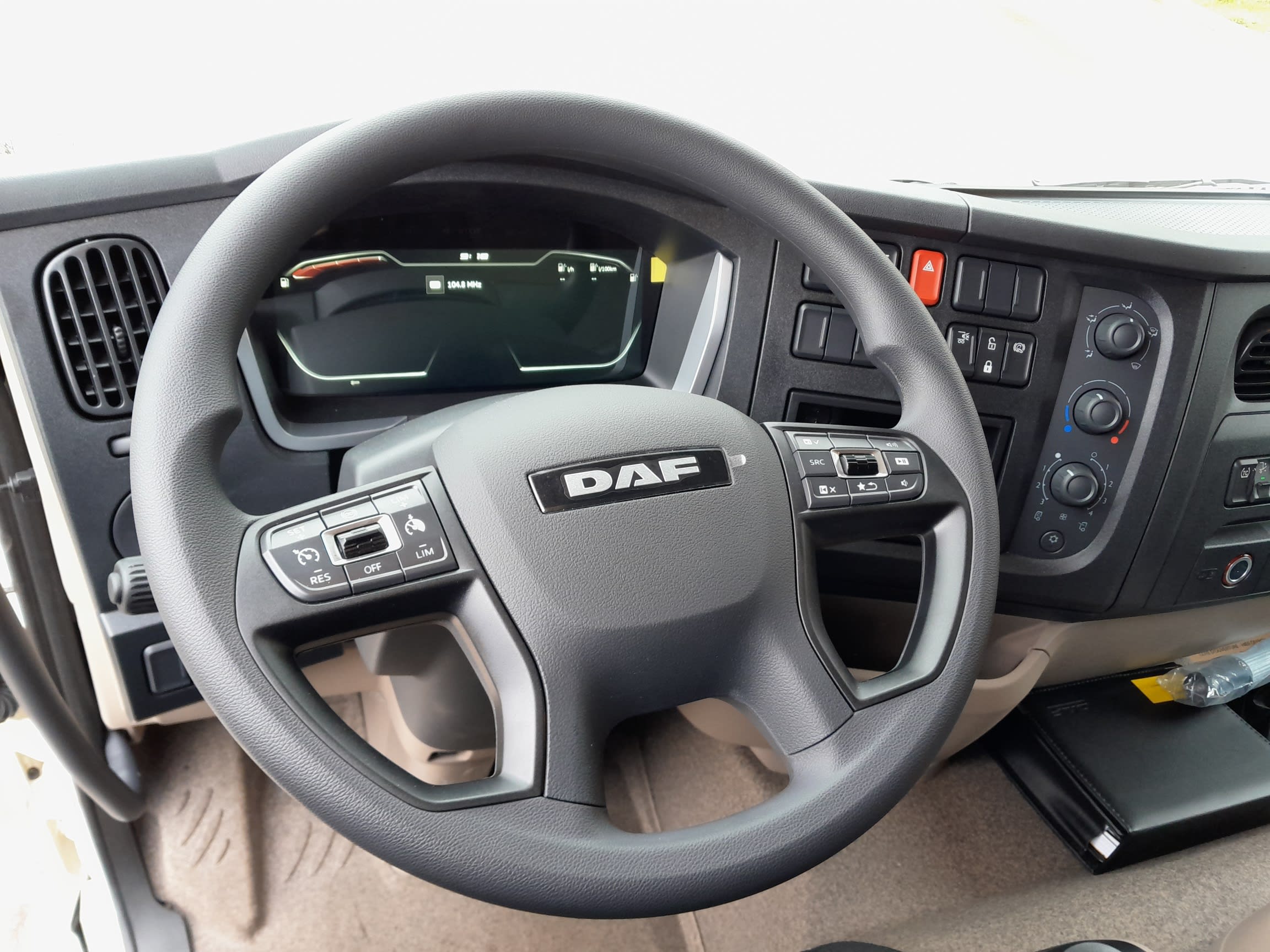 DAF XB 230 FA 4X2 15