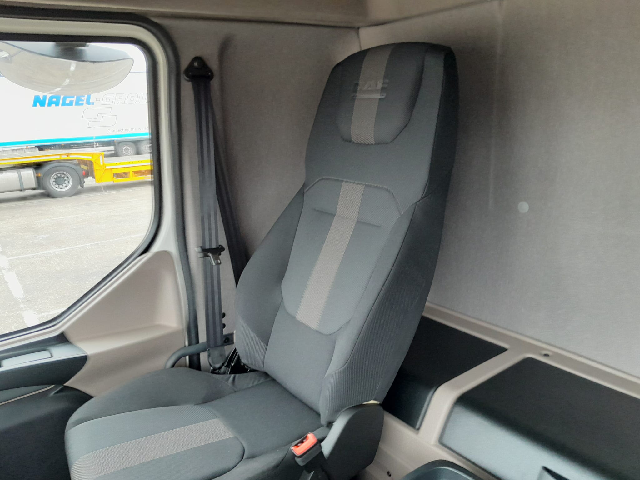 DAF XB 230 FA 4X2 14