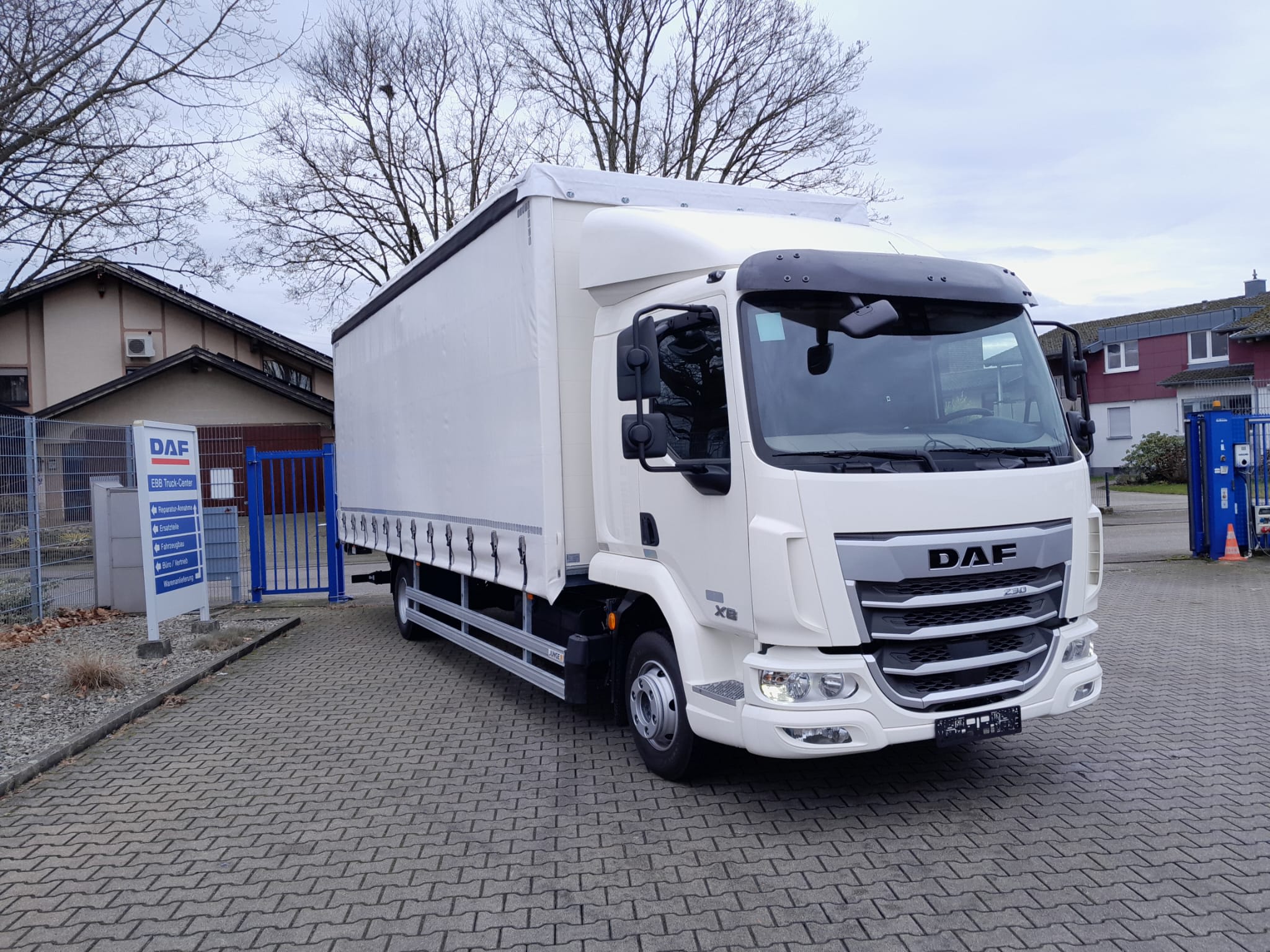 DAF XB 230 FA 4X2 6