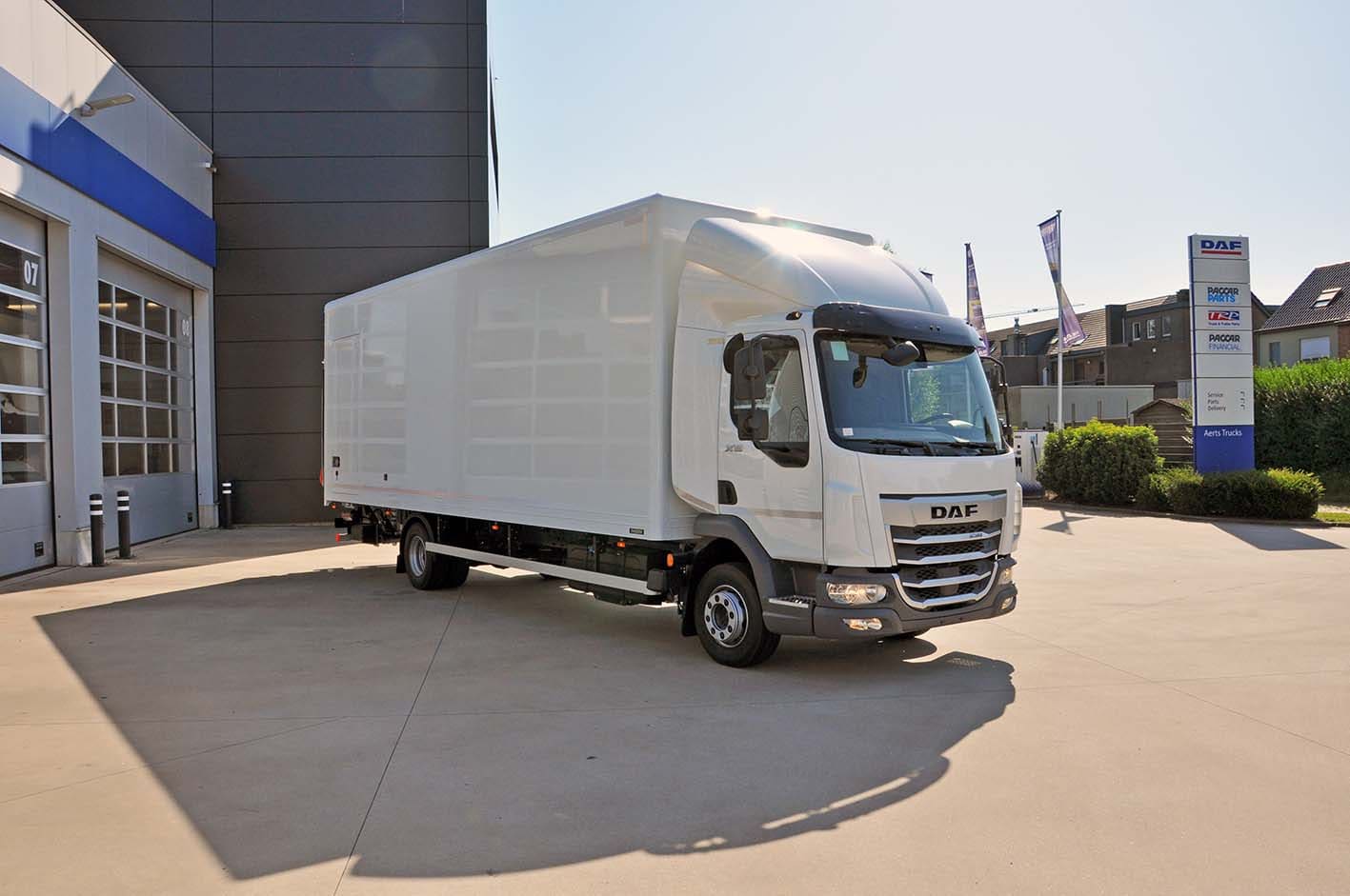 DAF XB 230 FA 4X2 2