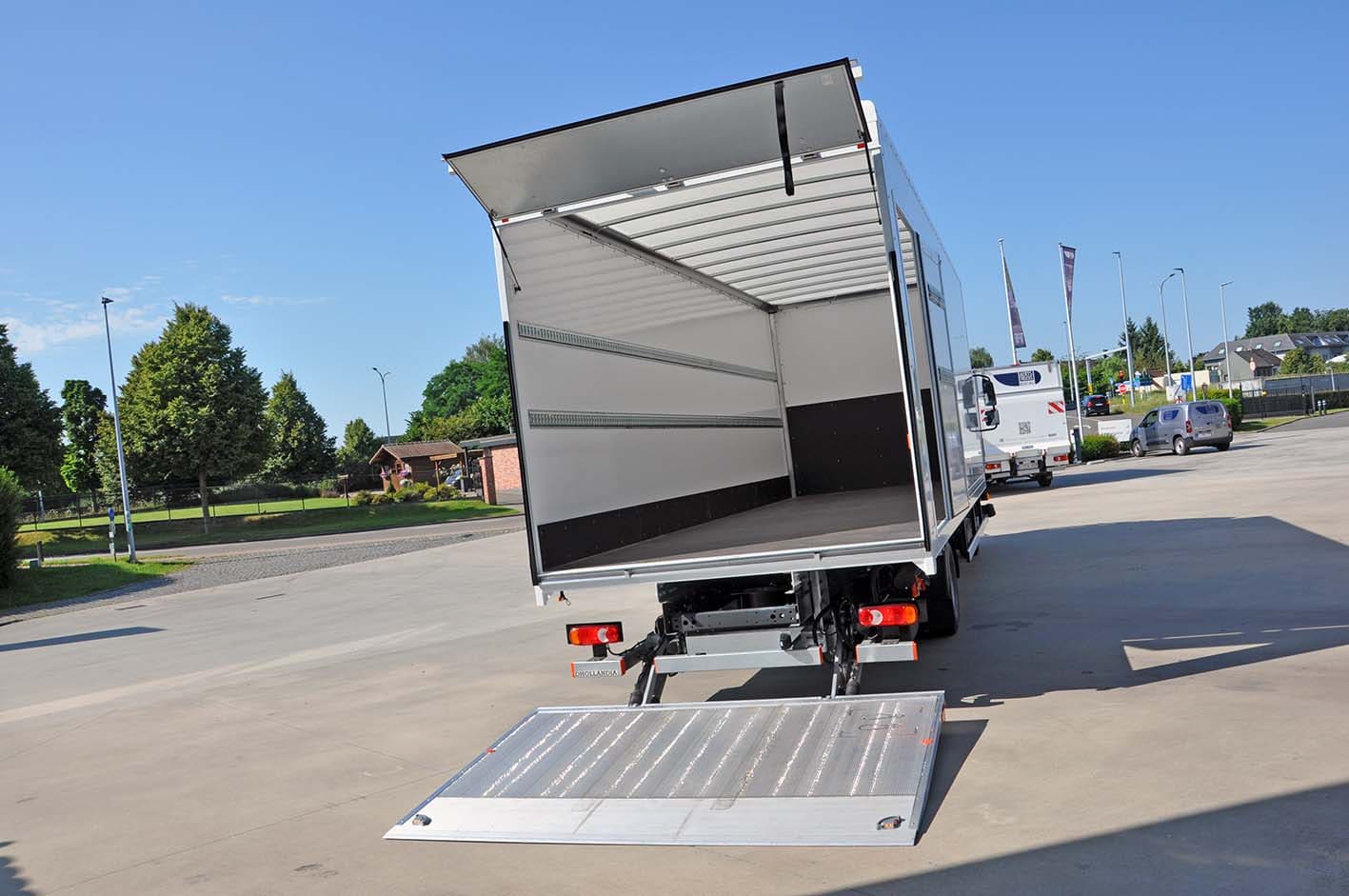 DAF XB 230 FA 4X2 6