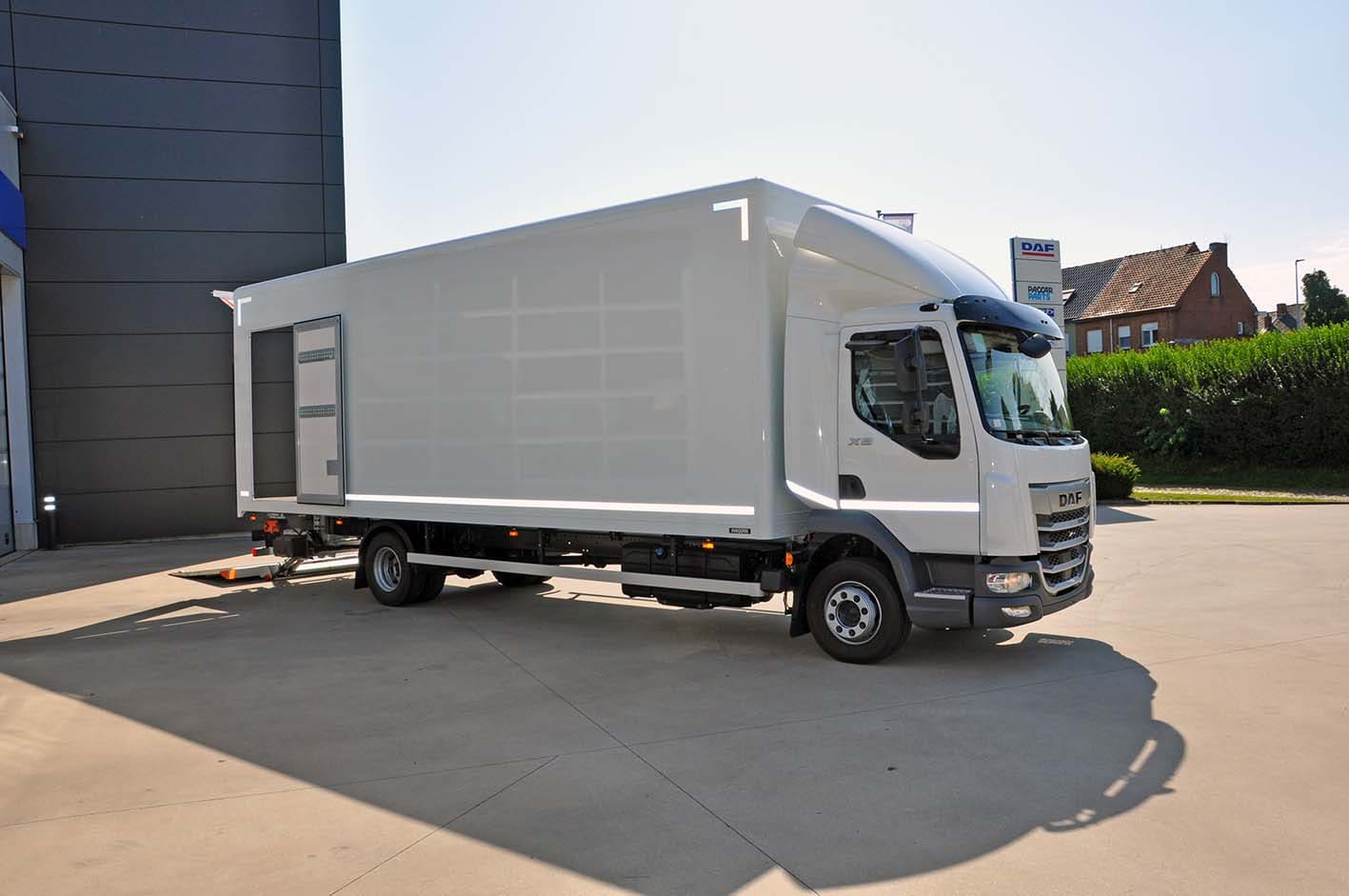 DAF XB 230 FA 4X2 8