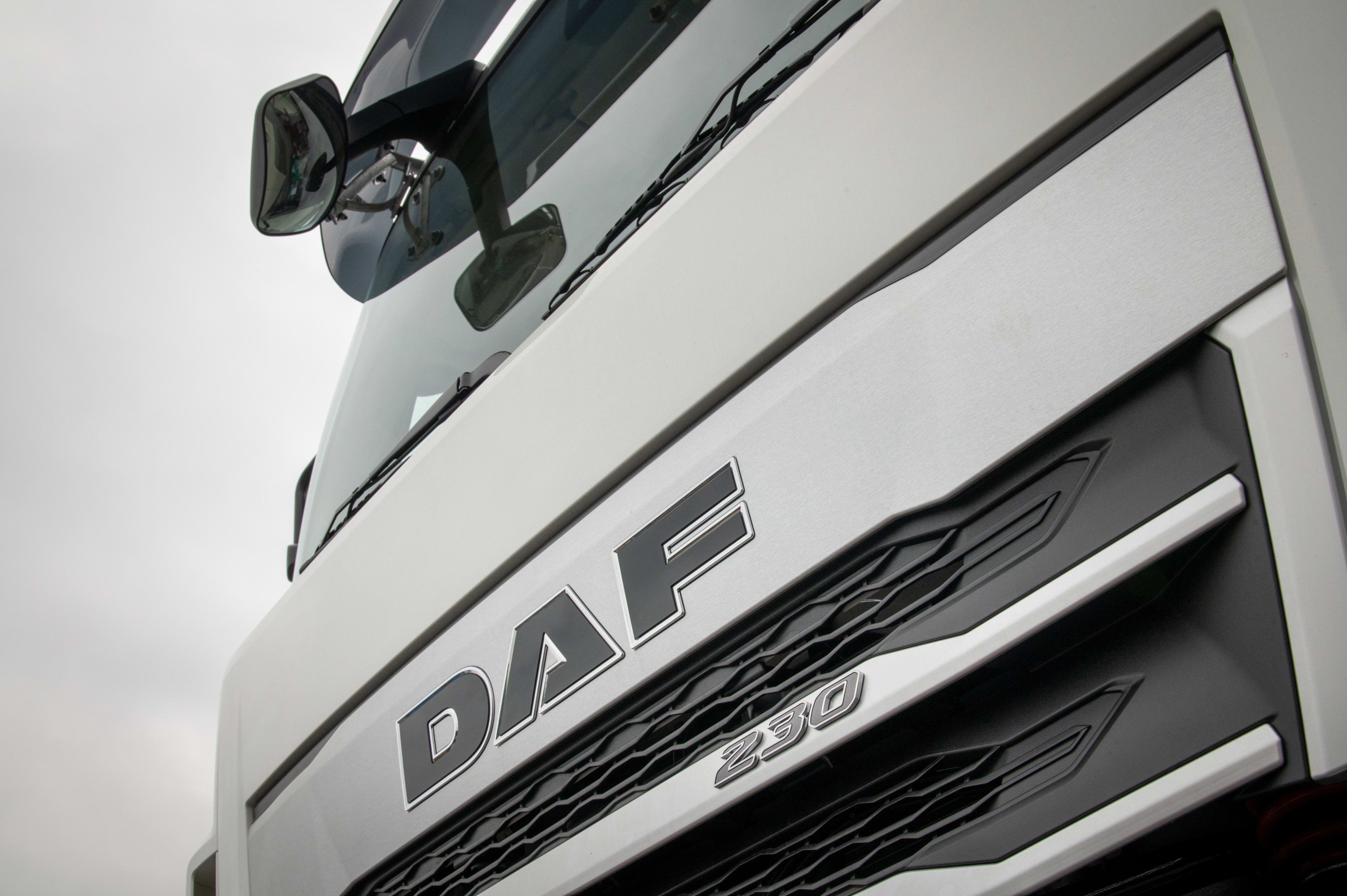 DAF XB 230 FA 4X2 11