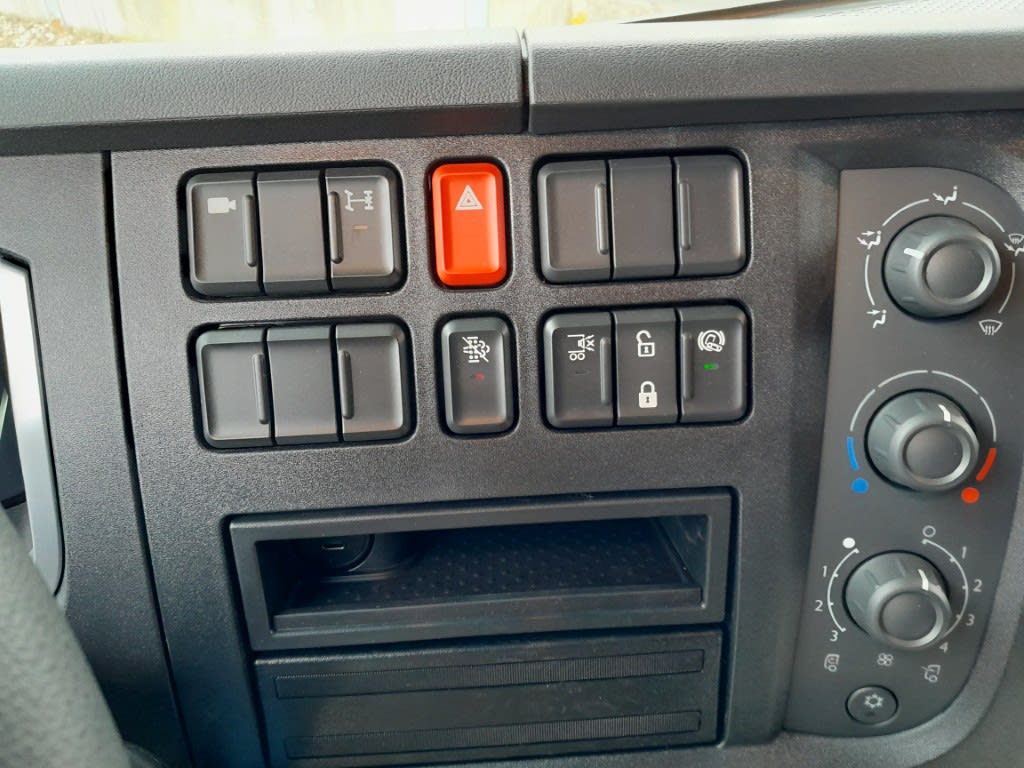 DAF XB 290 FA 4X2 26