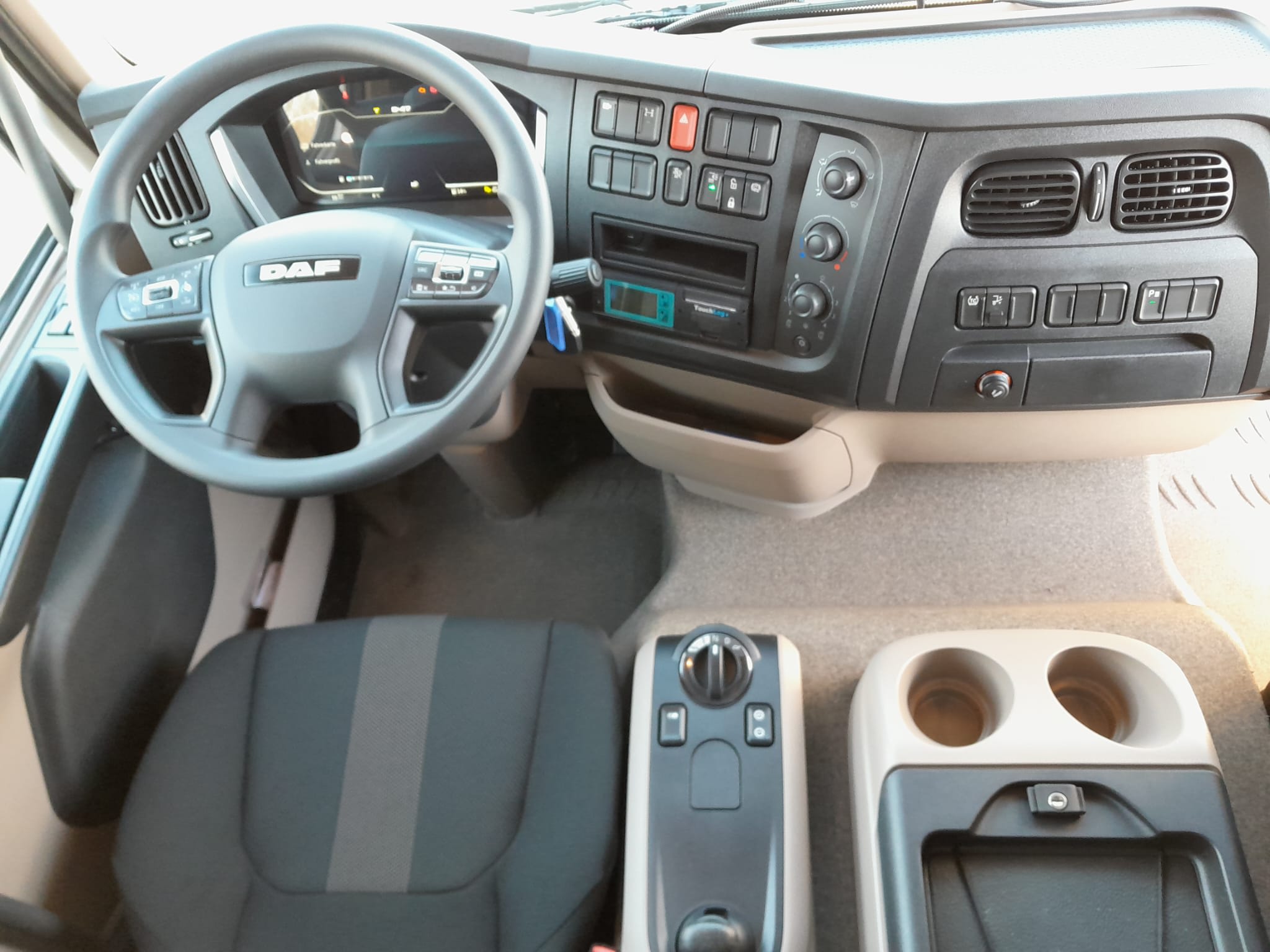 DAF XB 310 FA 4X2 28