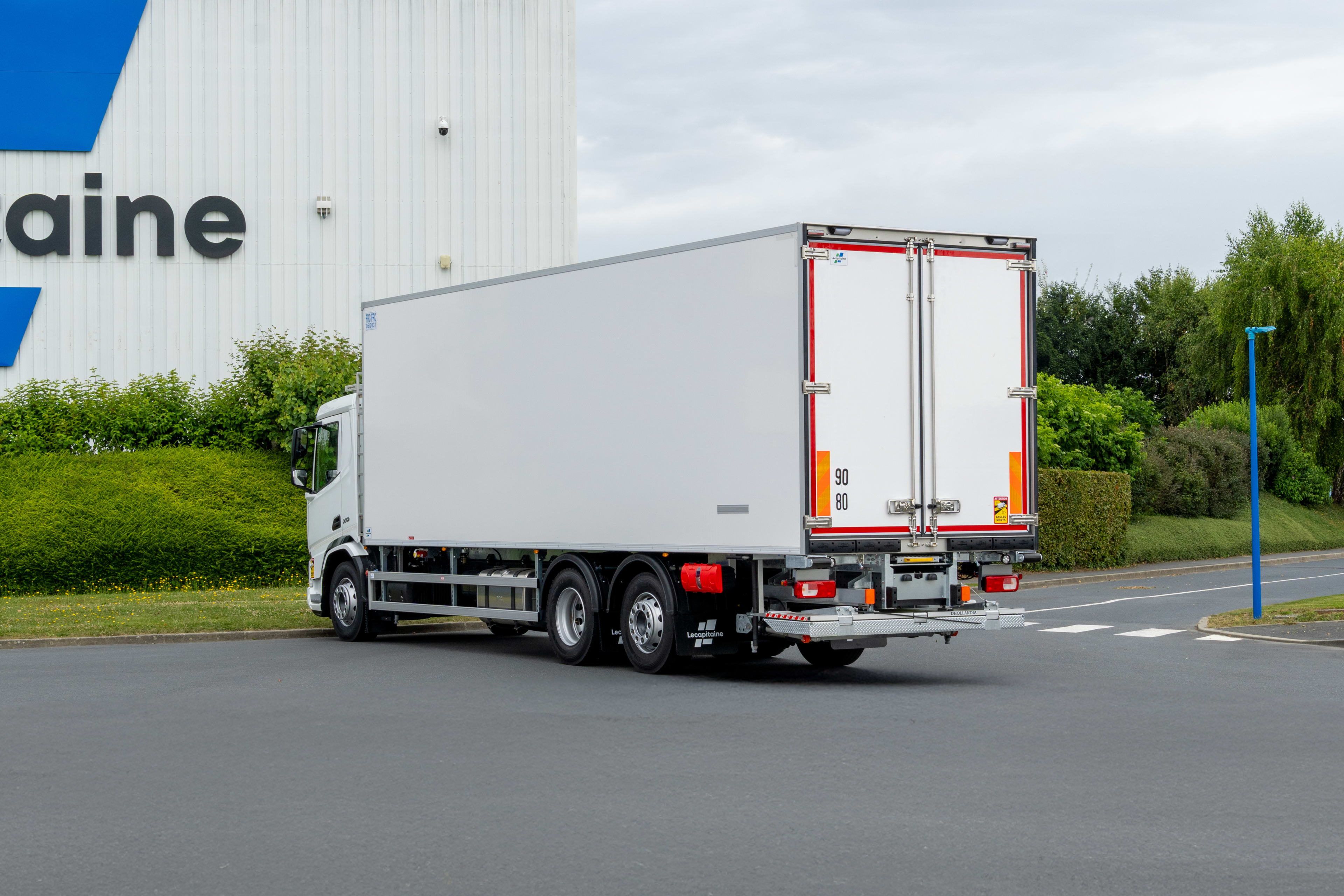 DAF XD 410 FAN 6X2 N 4