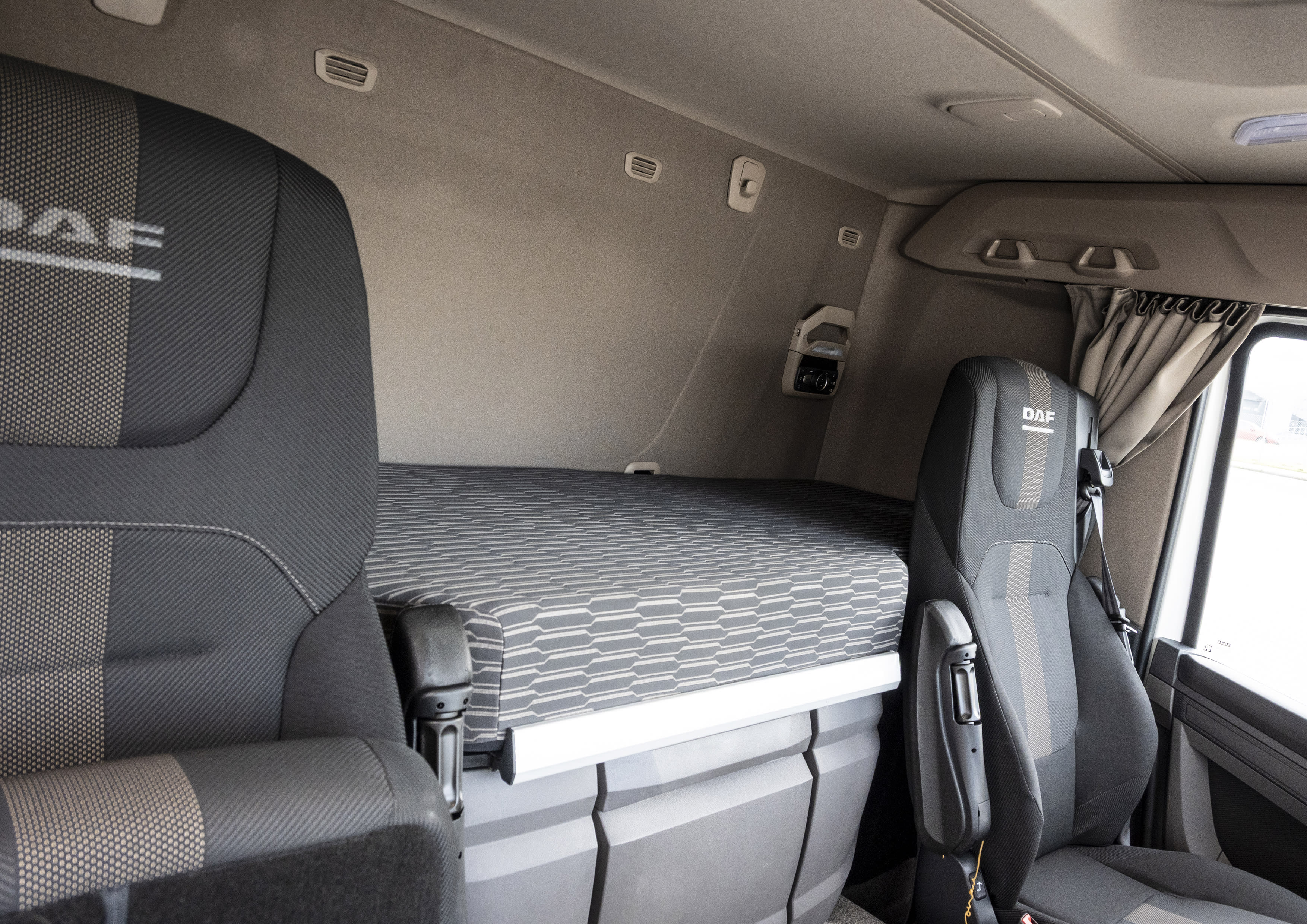 DAF XD 450 FAN 6X2 N 21