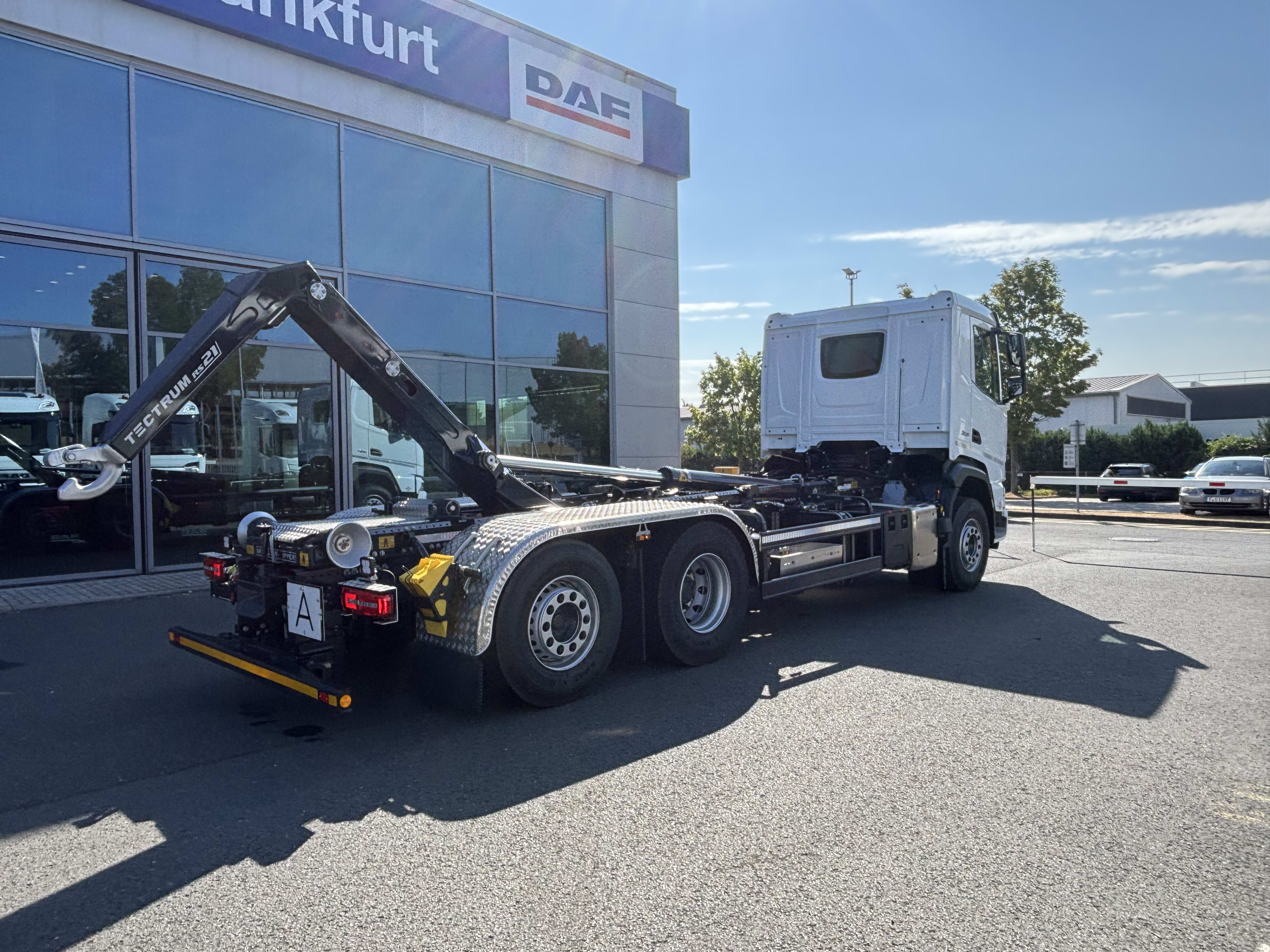 DAF XF 530 FAN 6X2 N 17