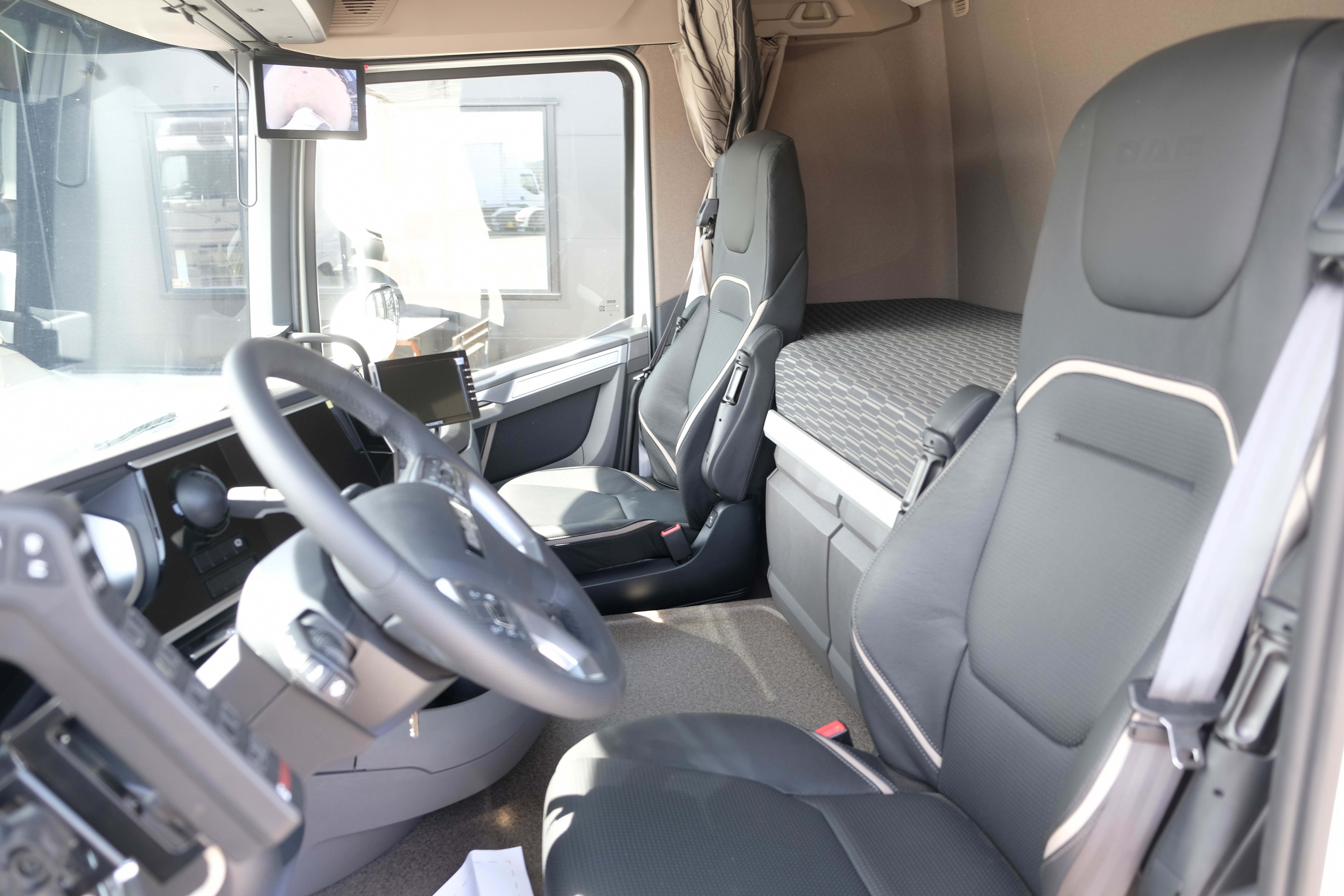 DAF XF 530 FAN 6X2 N 4