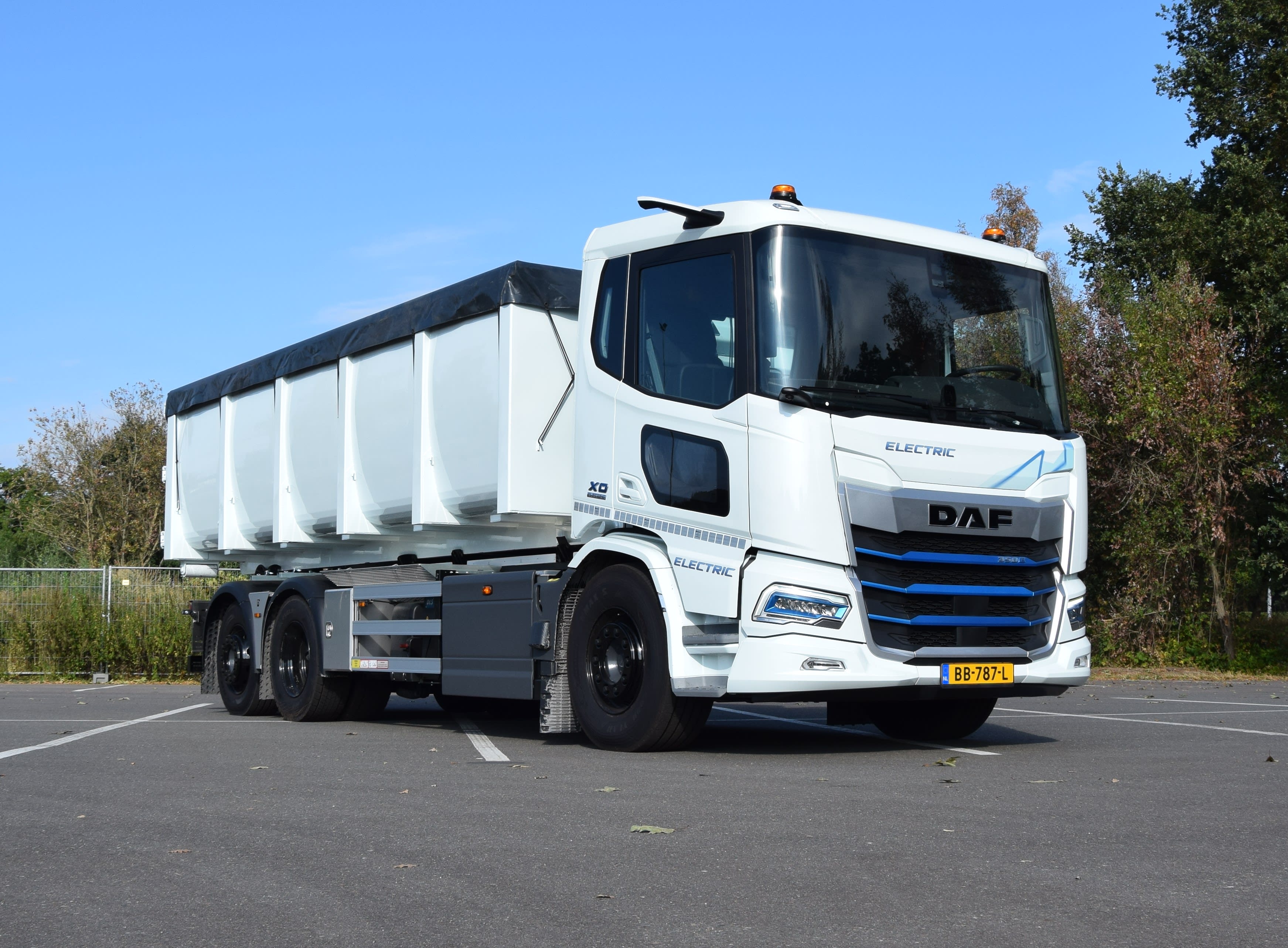 DAF XD 350 FAN 6X2 N 0