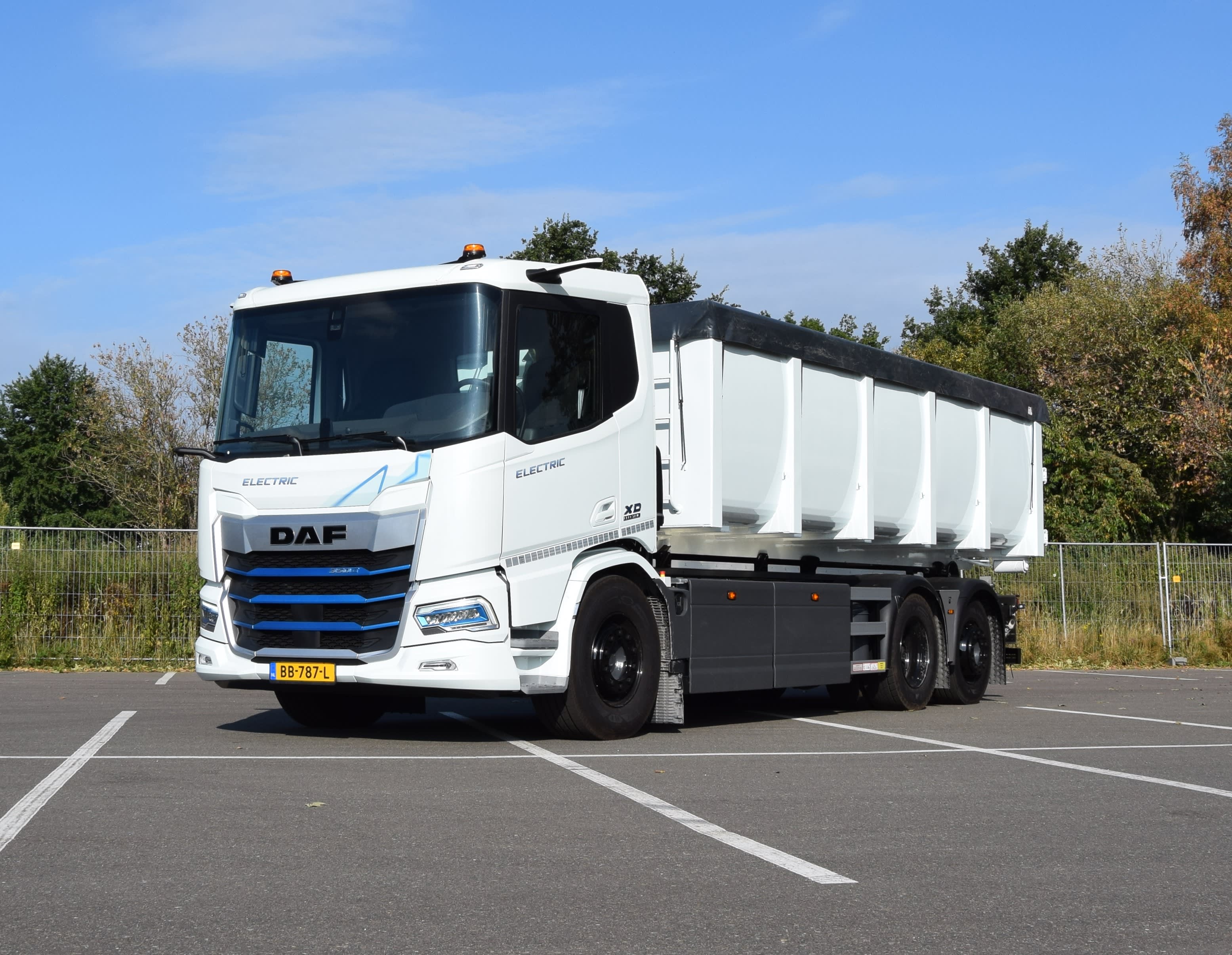 DAF XD 350 FAN 6X2 N 0