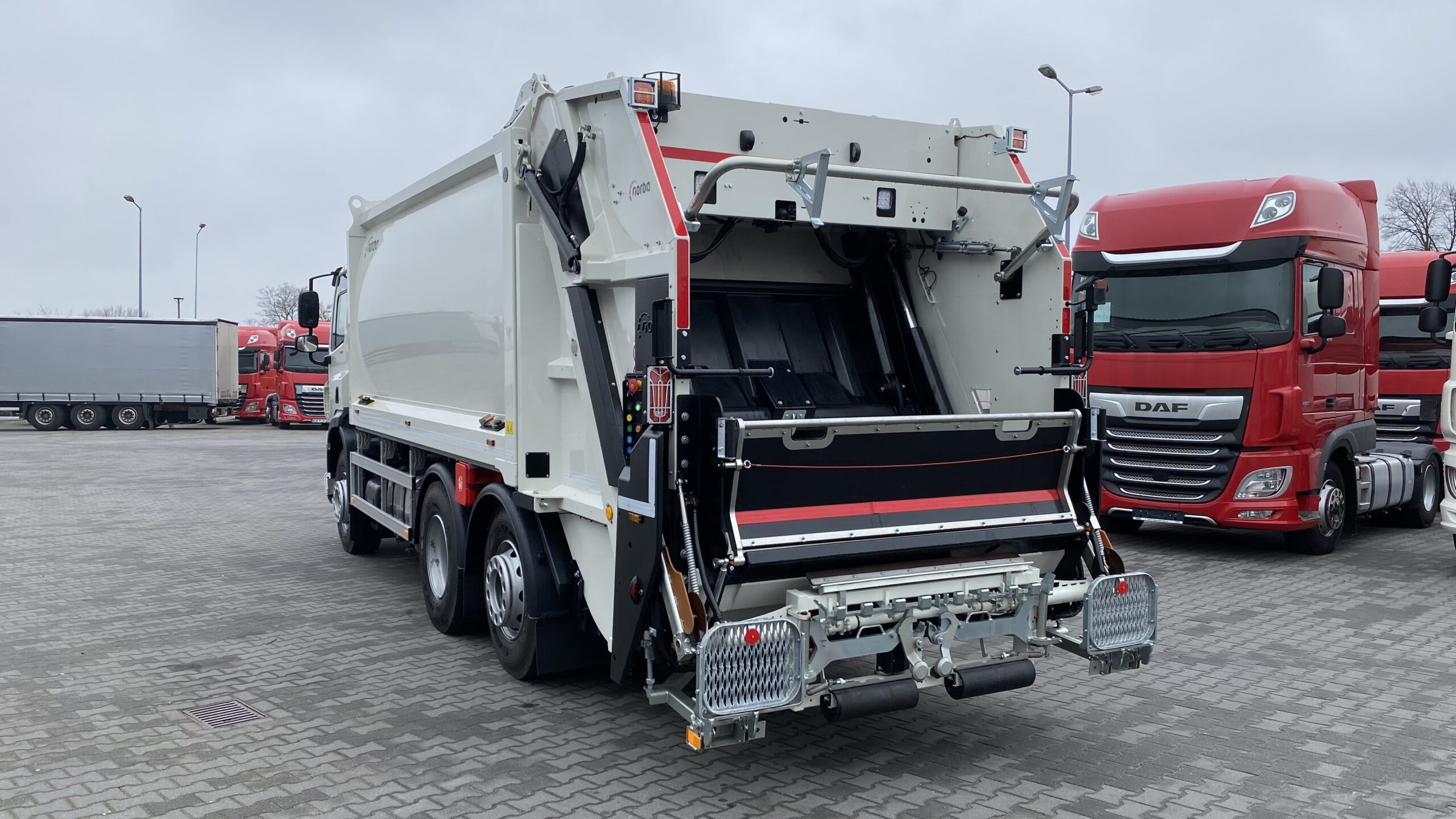 DAF CF77   340 FAN 6X2 N 5