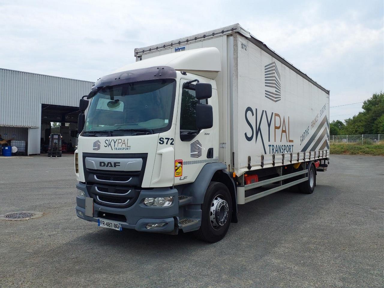 DAF LF 320 FA 4X2 null