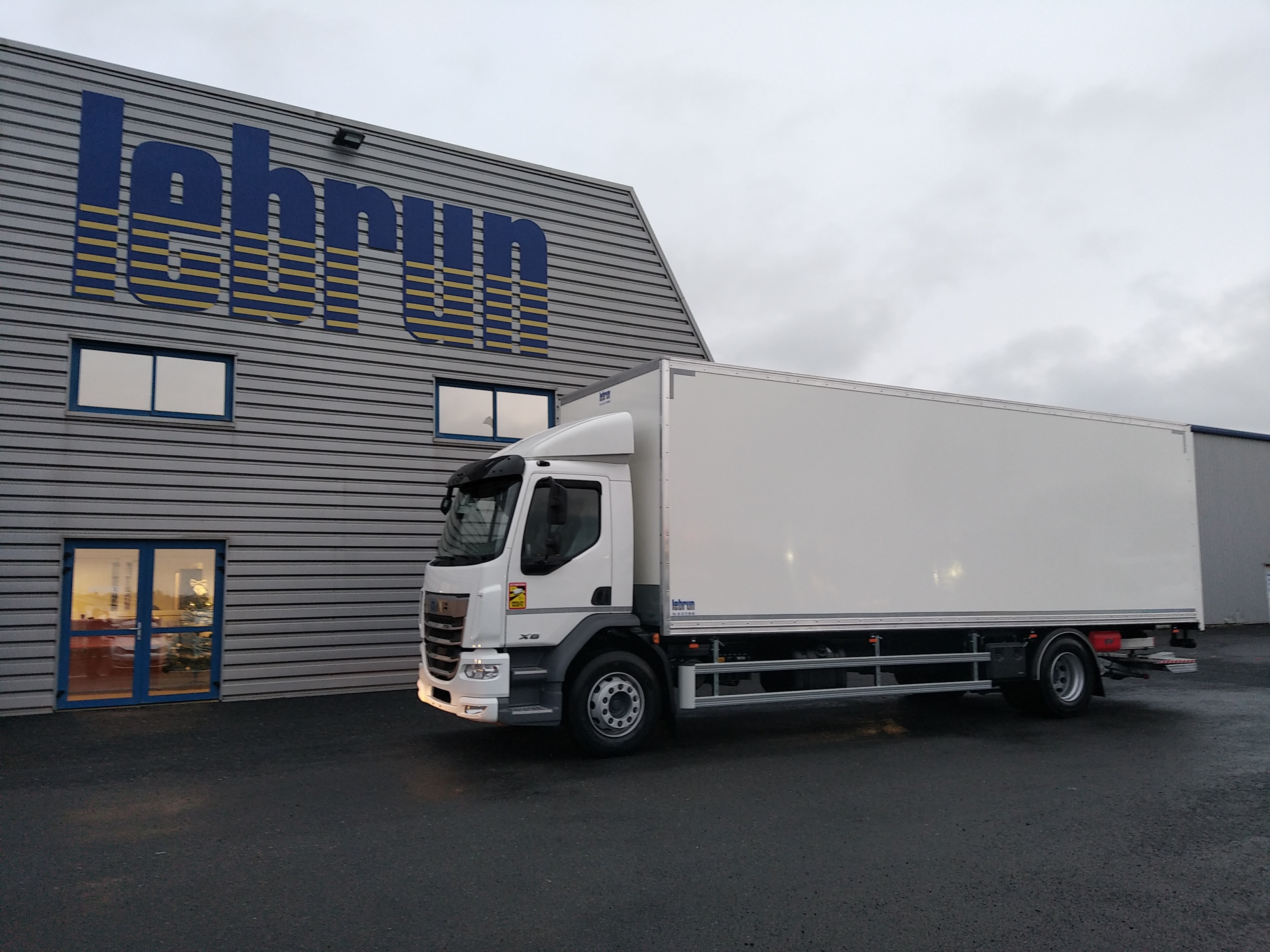 DAF XB 210 FA 4X2 0