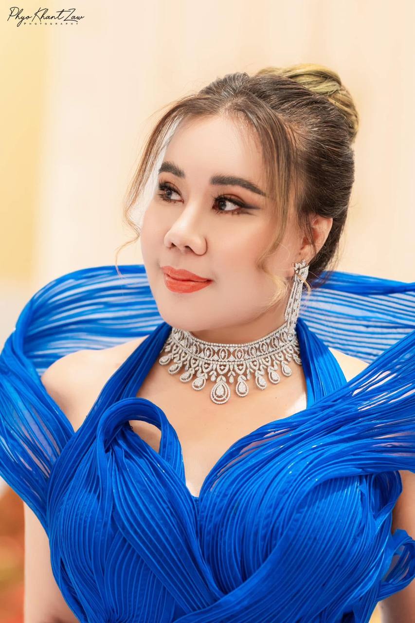 Shuyi, 45 year old Hospitality Mogul from Singapore