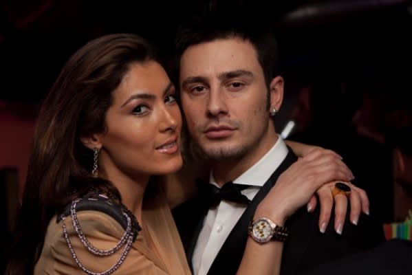 Nora Istrefi dhe Roberti Berisha surprizojnë fansat: Pushime së bashku në Paris...