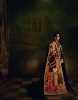 Nga kanavaca në tapetin e kuq: look-u spektakolar i Karan Johar që pushtoi Met Gala-n...