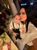 Emocionuese! Dafina Zeqiri zbulon në skenë se është në pritje të fëmijës së dytë!