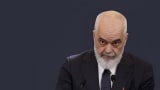 “Dorëhiqu…”/ Rama ironizon kritikët dhe zbulon kur do të largohet...